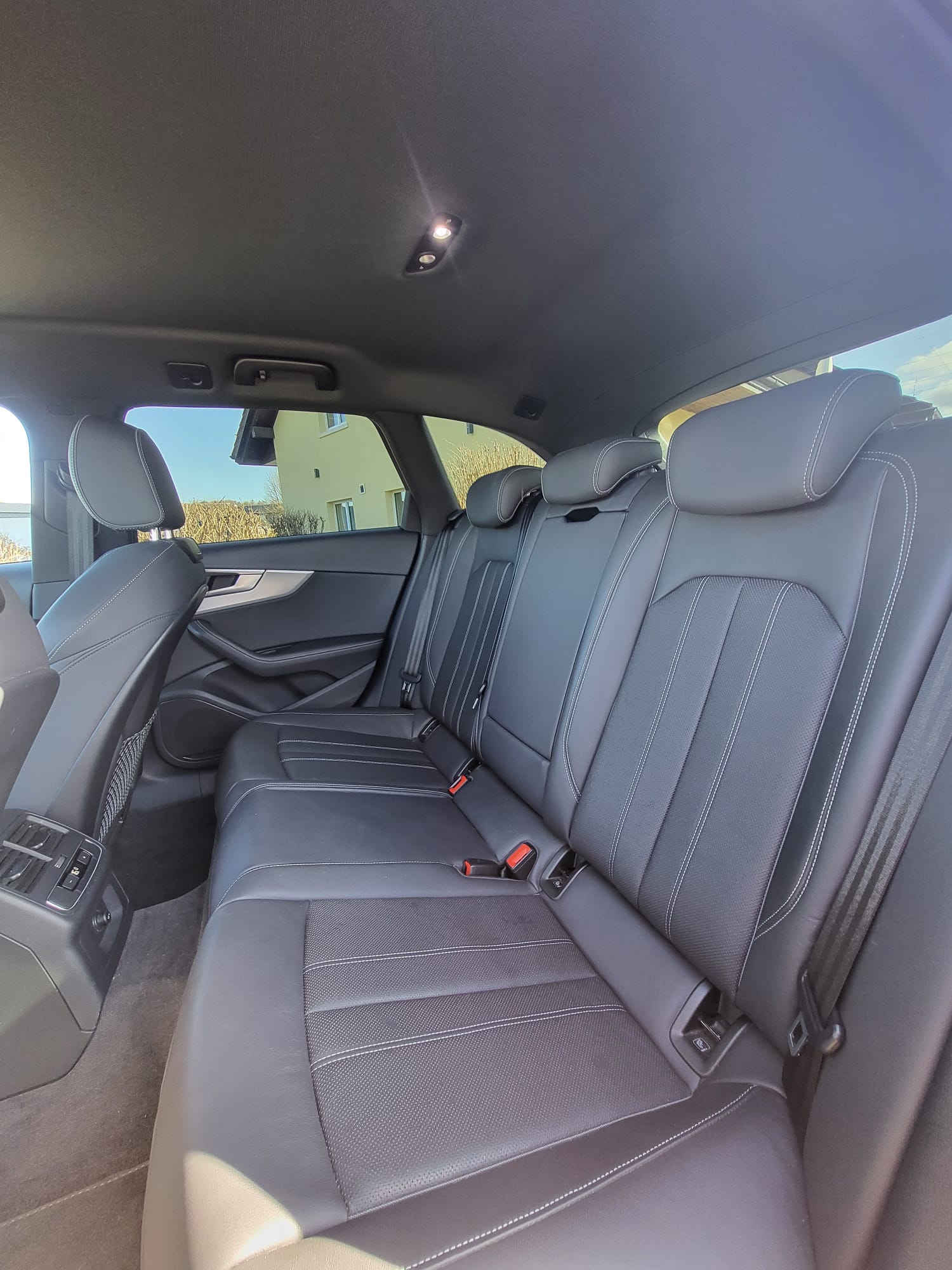 AUDI A4 Avant 40 TDI S line quattro S-tronic-image-11