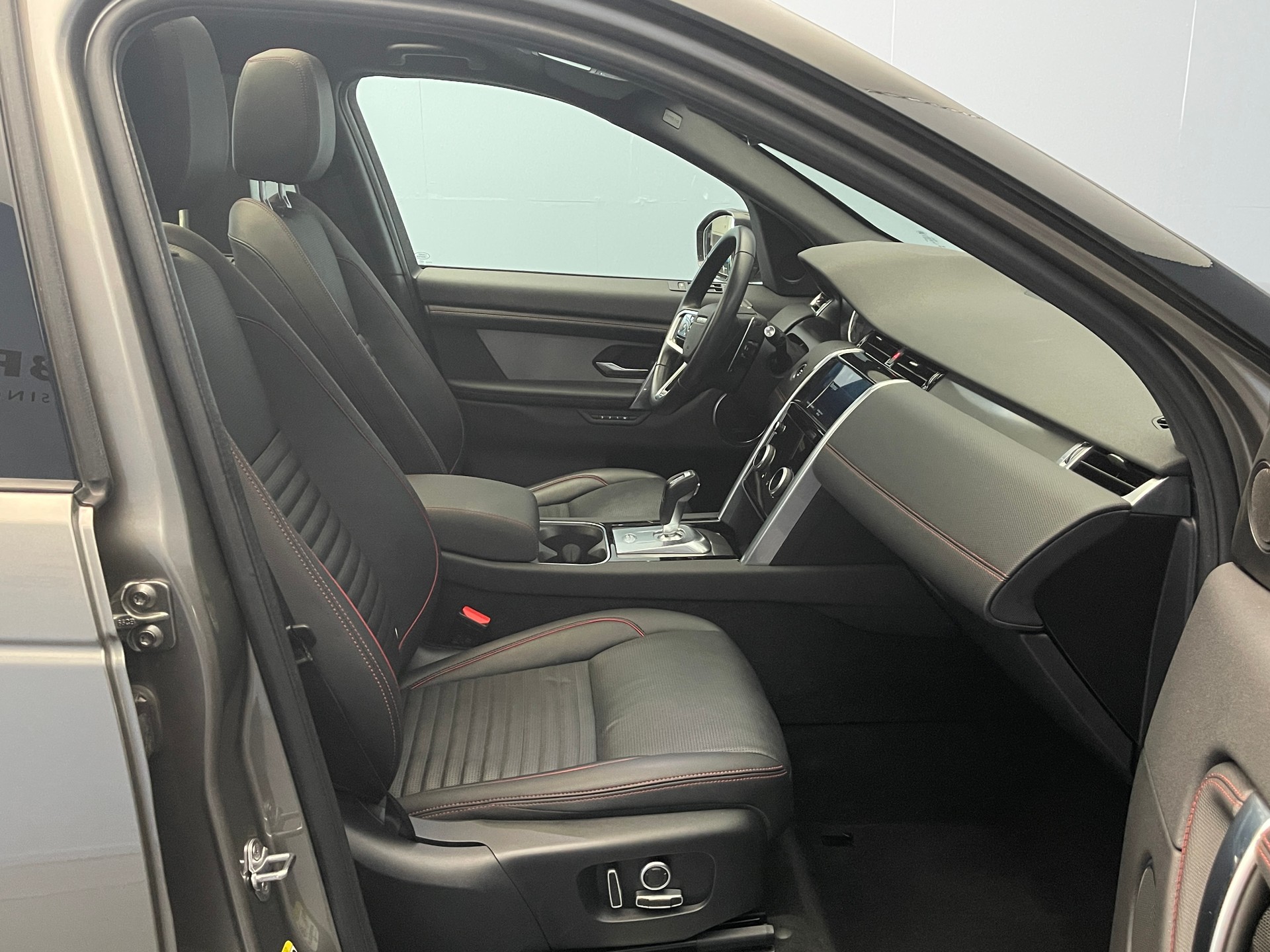 LAND ROVER Discovery Sport 2.0 Si4 R-Dynamic SE-image-8