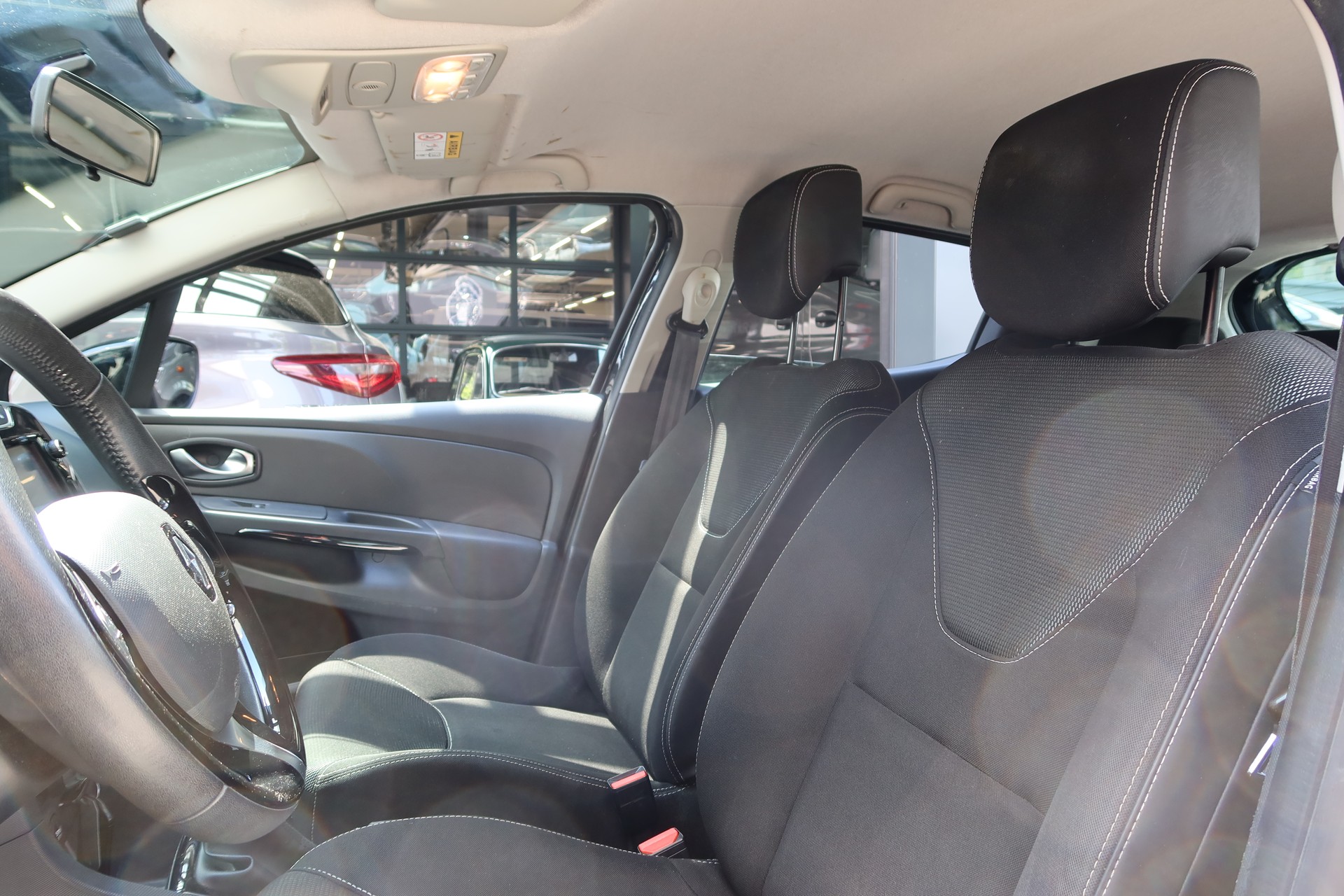 RENAULT Clio 0.9 Expression-image-8