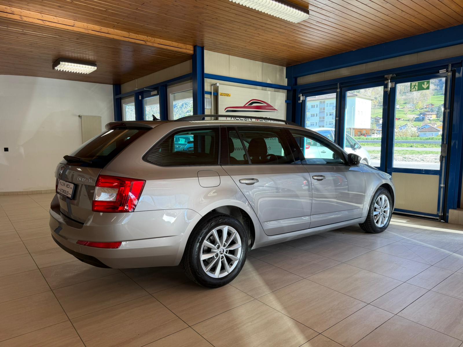 SKODA Octavia Combi 1.4 TSI Ambition DSG-image-10