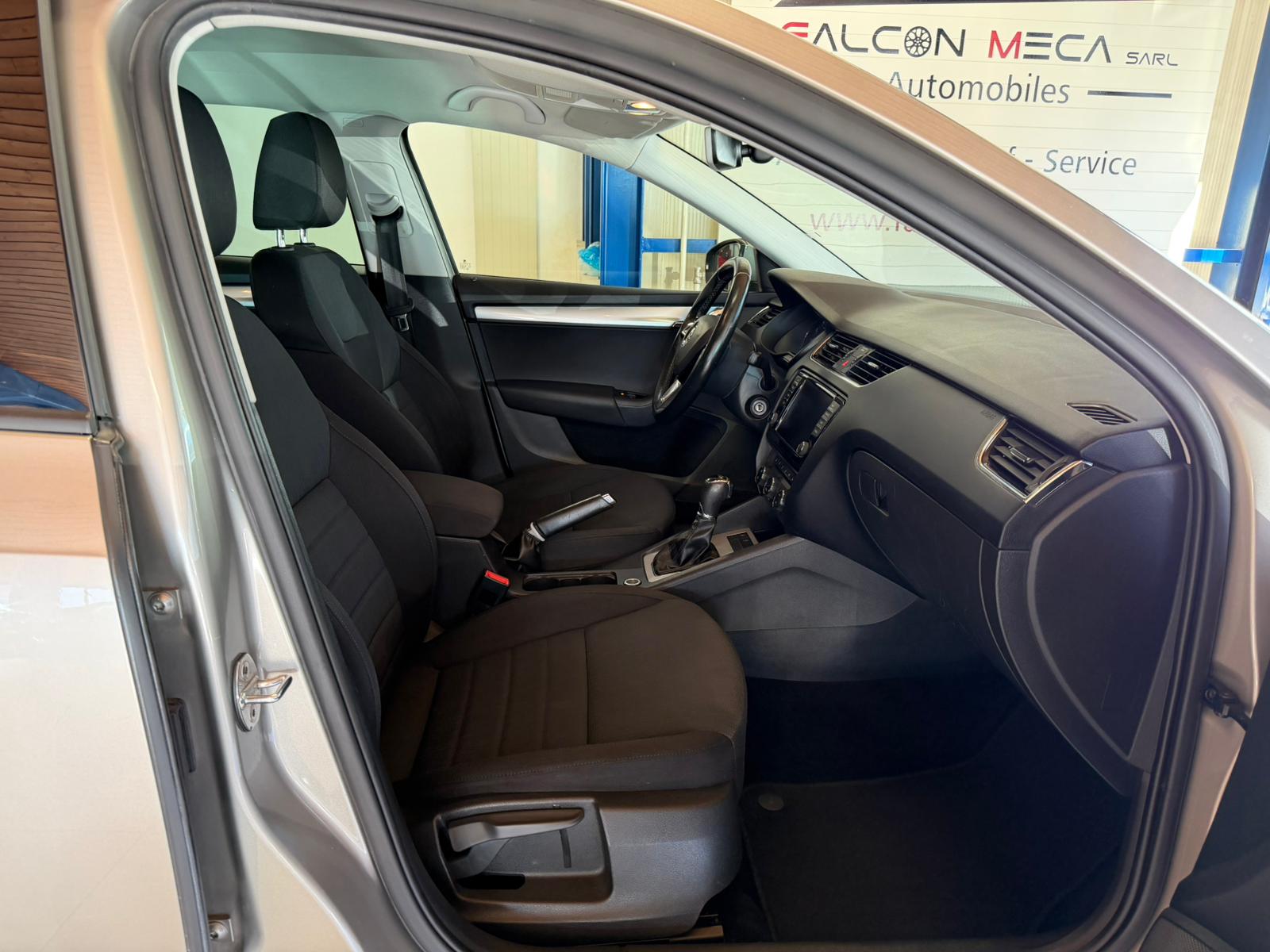 SKODA Octavia Combi 1.4 TSI Ambition DSG-image-18