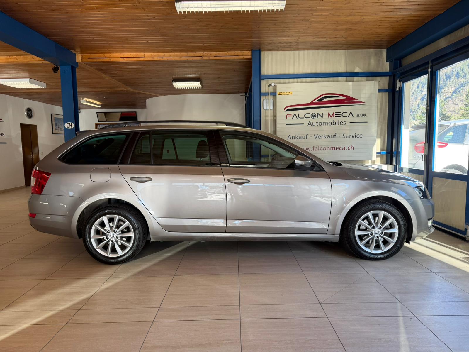 SKODA Octavia Combi 1.4 TSI Ambition DSG-image-5