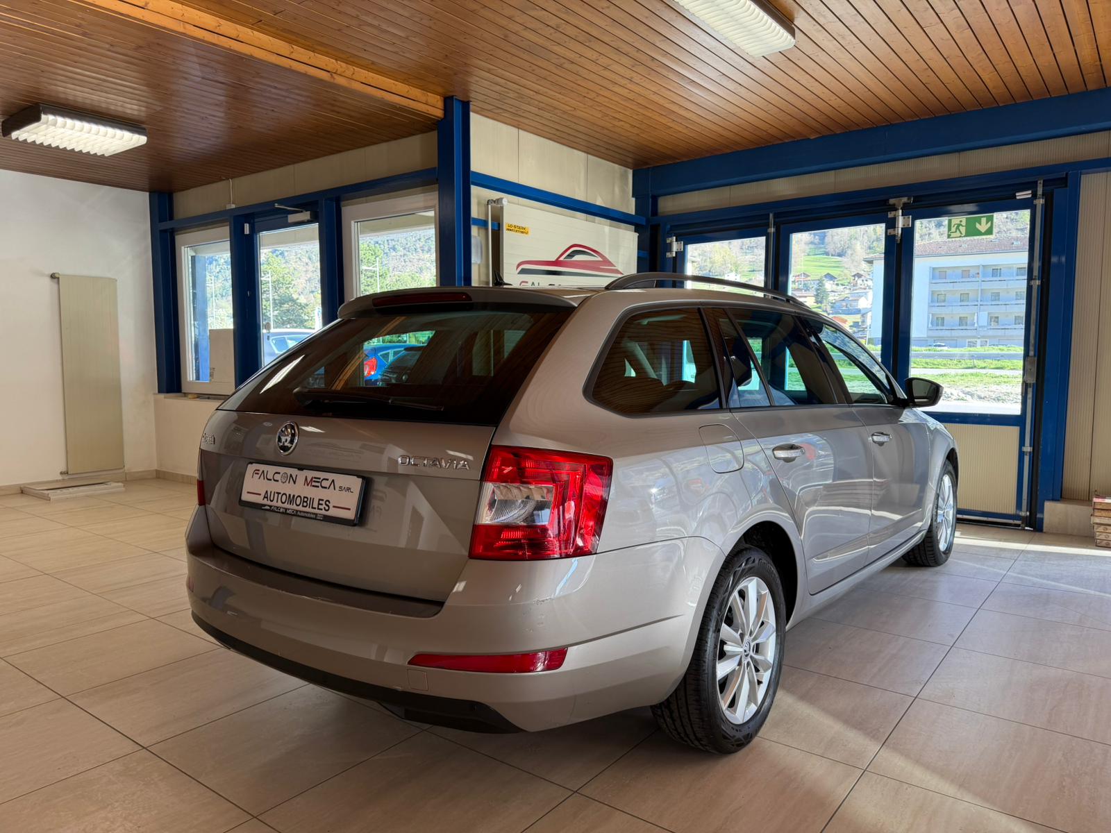 SKODA Octavia Combi 1.4 TSI Ambition DSG-image-9