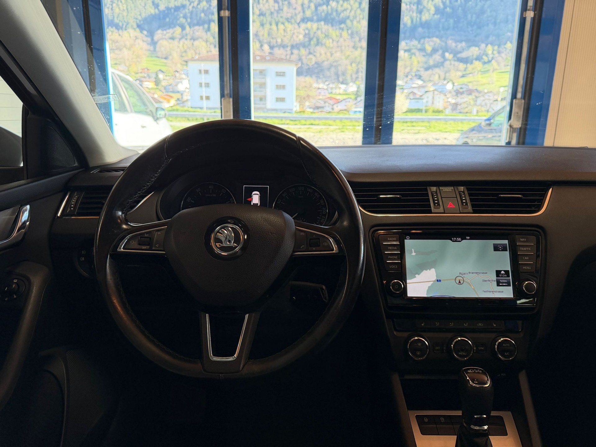 SKODA Octavia Combi 1.4 TSI Ambition DSG-image-14