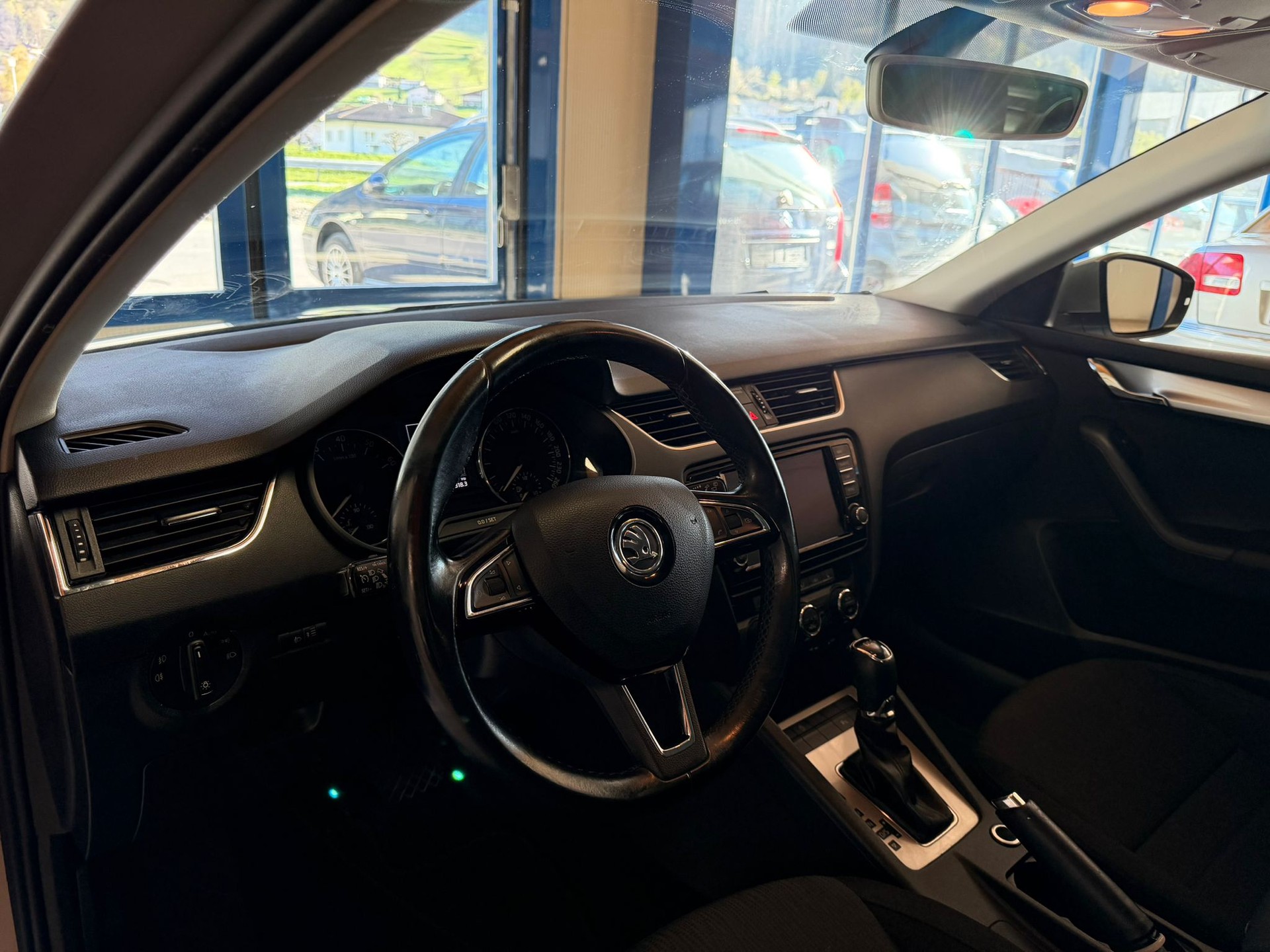 SKODA Octavia Combi 1.4 TSI Ambition DSG-image-16