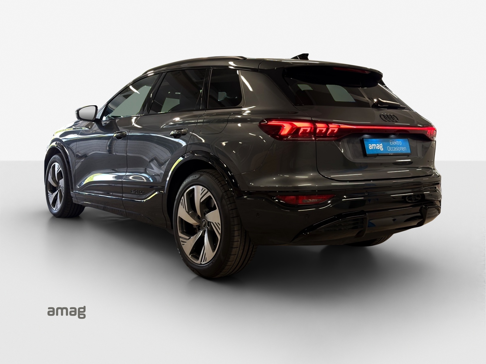 AUDI Q6 e-tron quattro-image-2