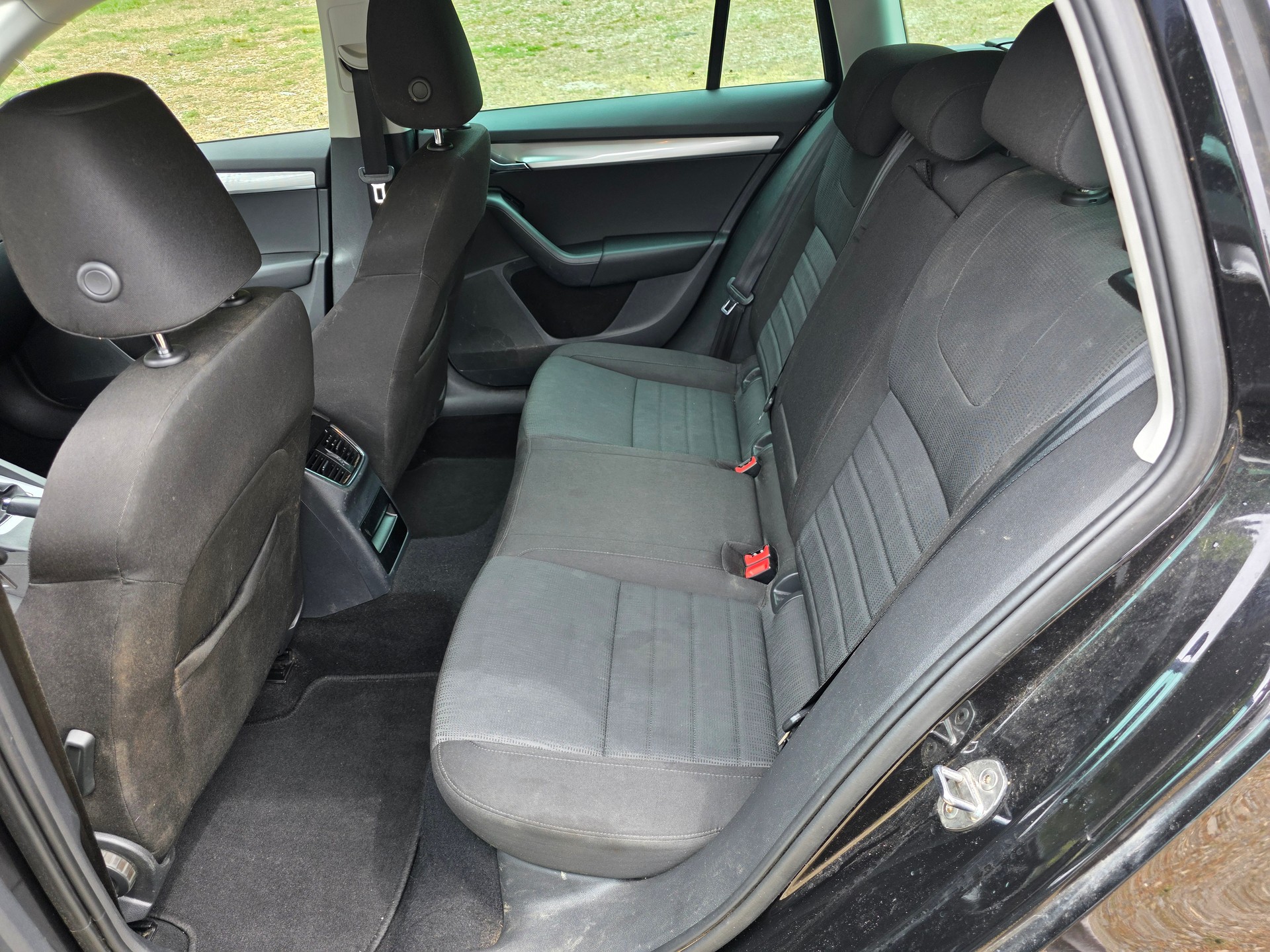 SKODA Octavia Combi 1.6 TDI Ambition 4x4-image-10