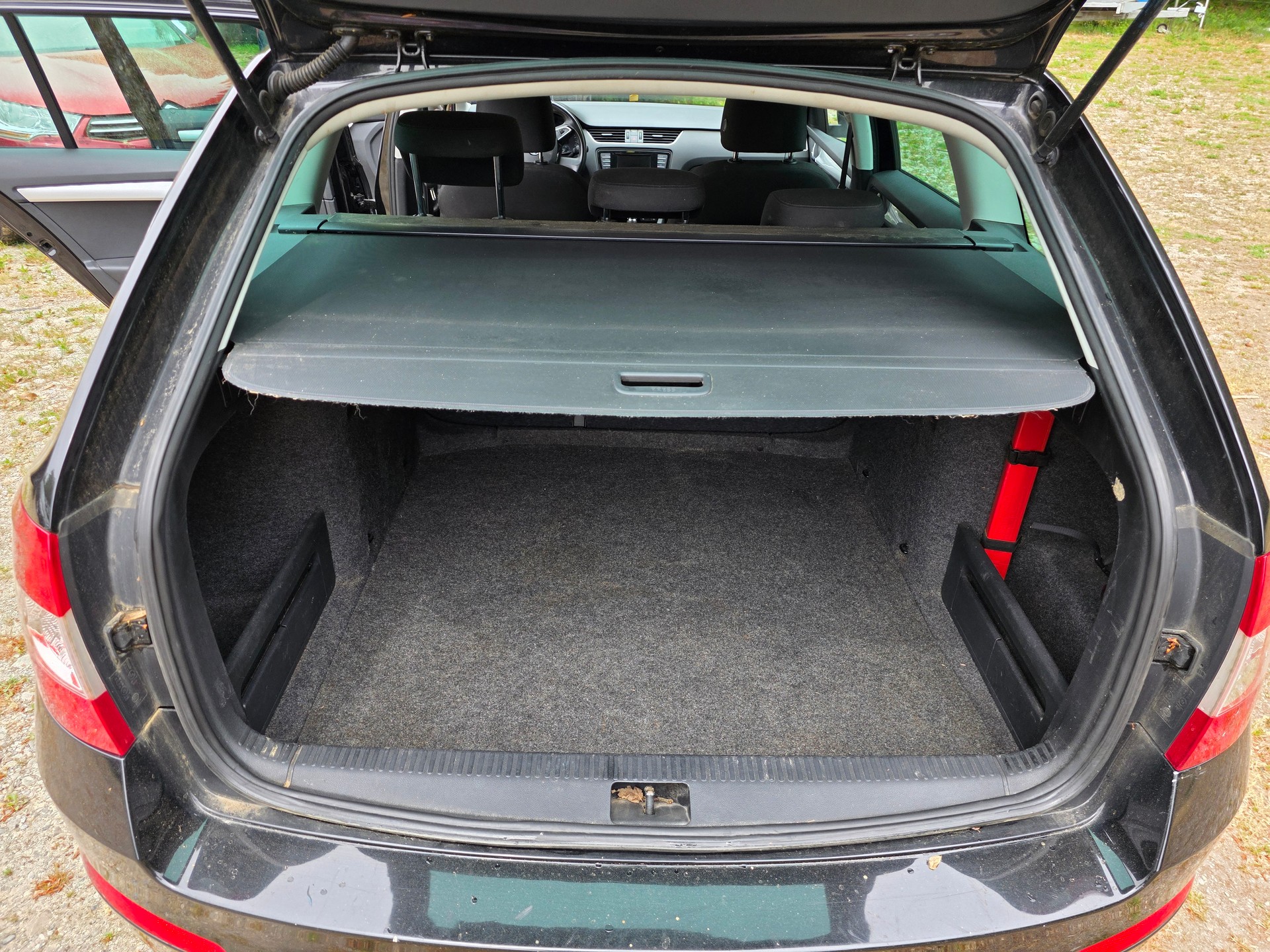 SKODA Octavia Combi 1.6 TDI Ambition 4x4-image-14