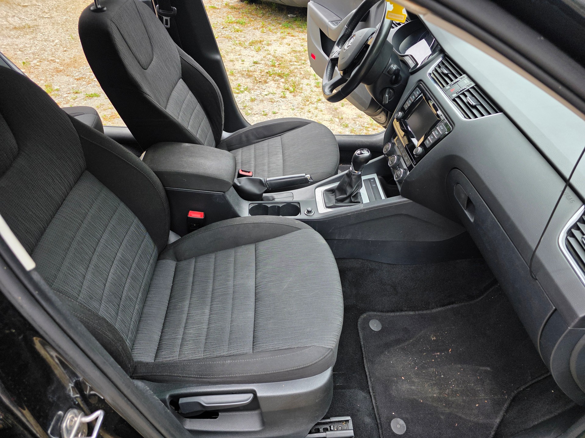 SKODA Octavia Combi 1.6 TDI Ambition 4x4-image-12