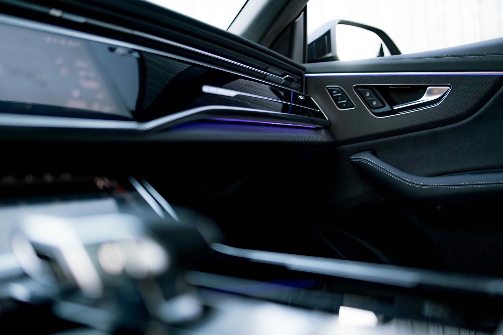 AUDI RSQ8 quattro tiptronic-image-8
