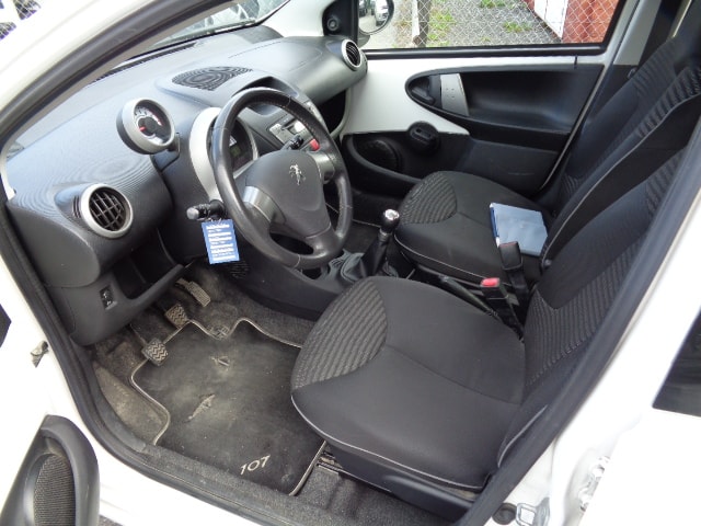 PEUGEOT 107 1.0 Active-image-8