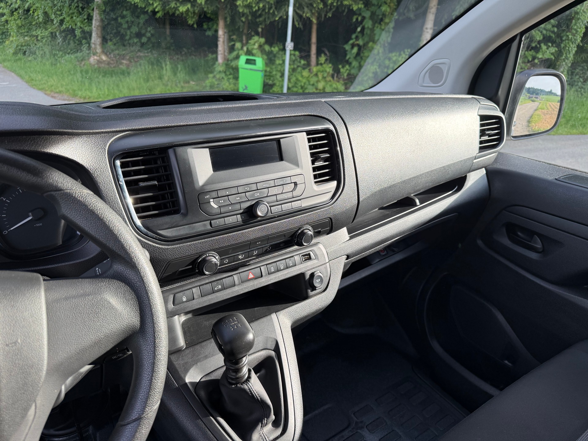 PEUGEOT Expert 1.5 BlueHDi 120 S&S Standard-image-15