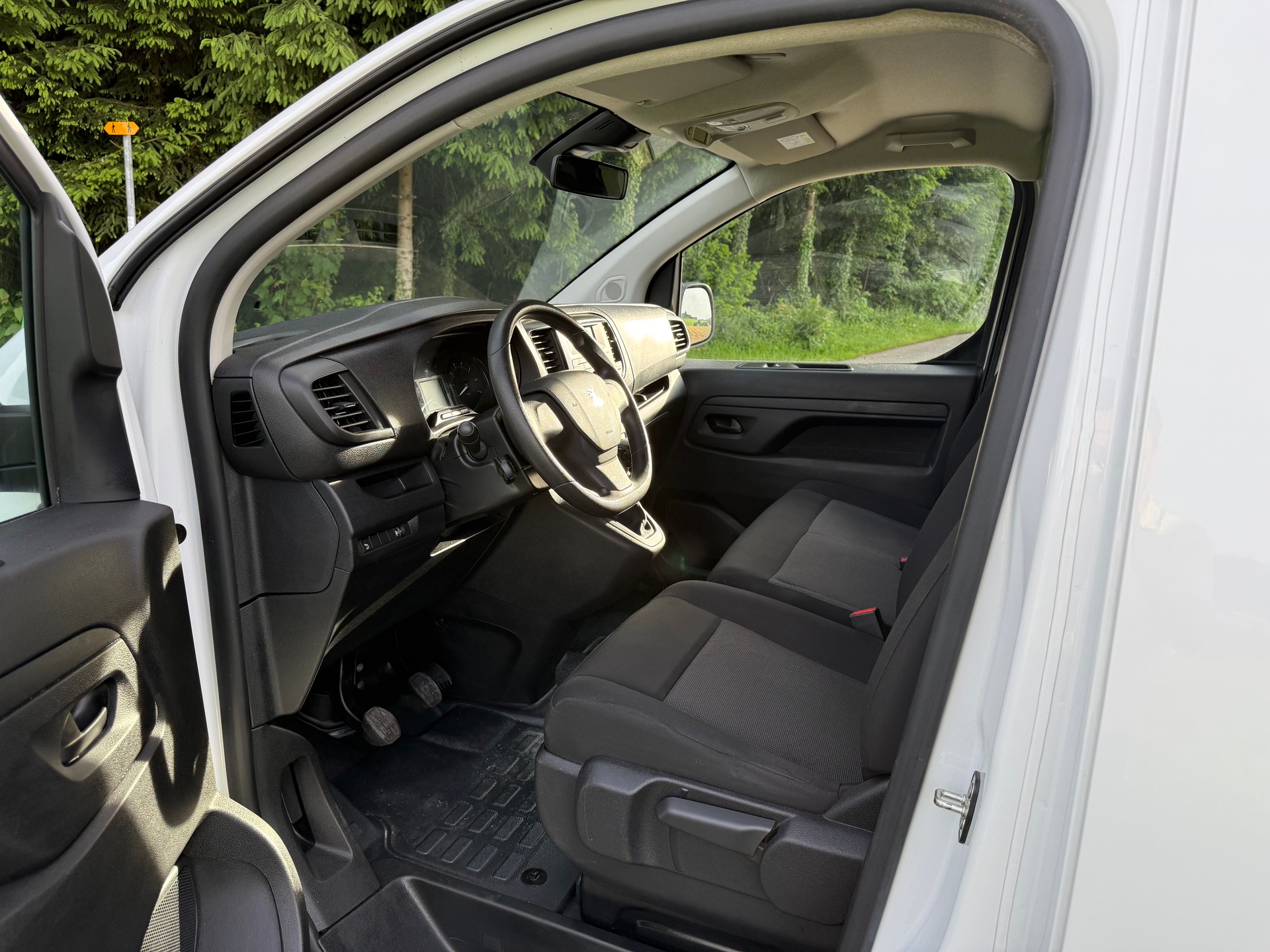 PEUGEOT Expert 1.5 BlueHDi 120 S&S Standard-image-10