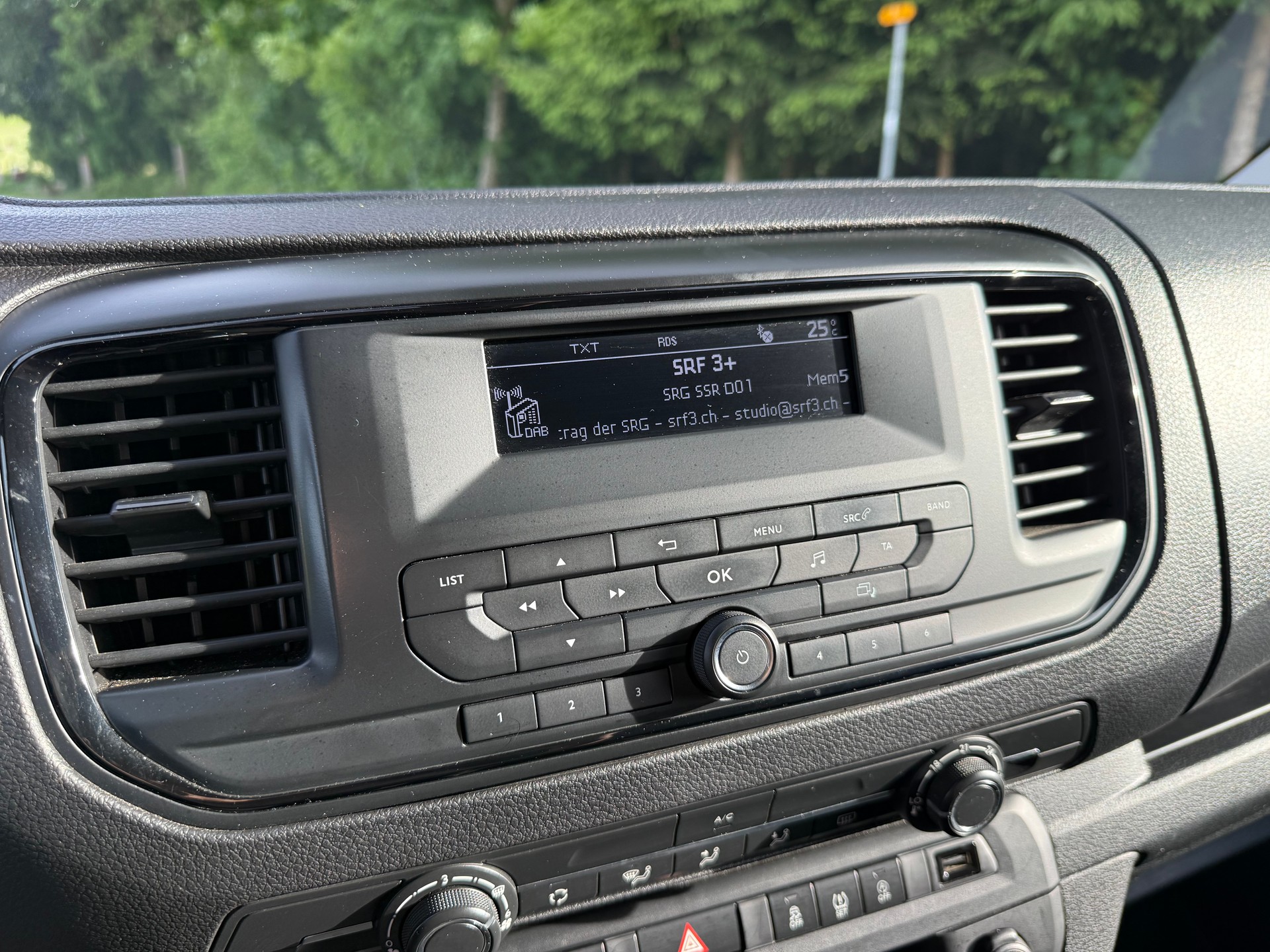 PEUGEOT Expert 1.5 BlueHDi 120 S&S Standard-image-16