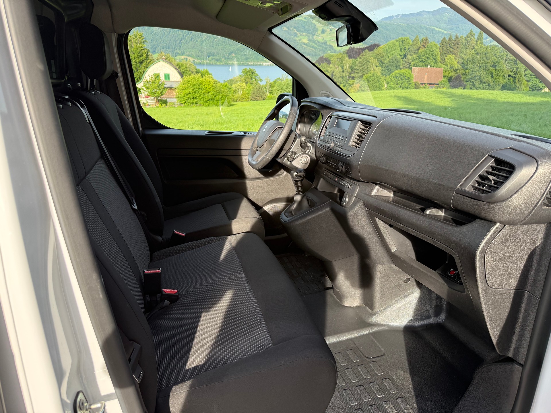 PEUGEOT Expert 1.5 BlueHDi 120 S&S Standard-image-11