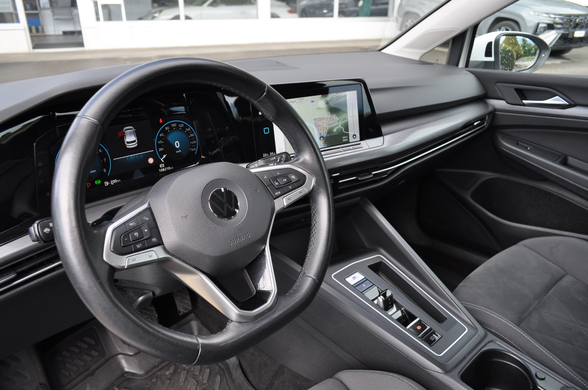 VW Golf 1.5 eTSI mHEV ACT Style DSG-image-8