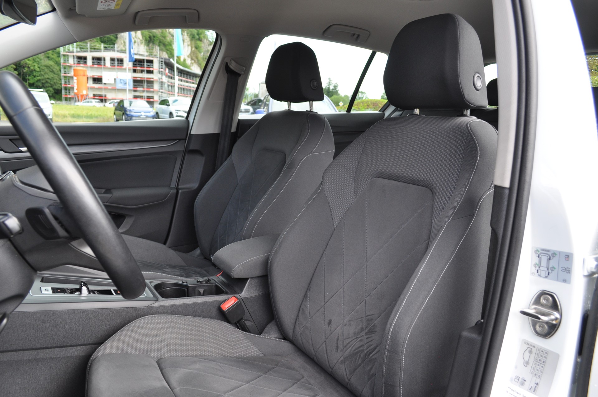 VW Golf 1.5 eTSI mHEV ACT Style DSG-image-10