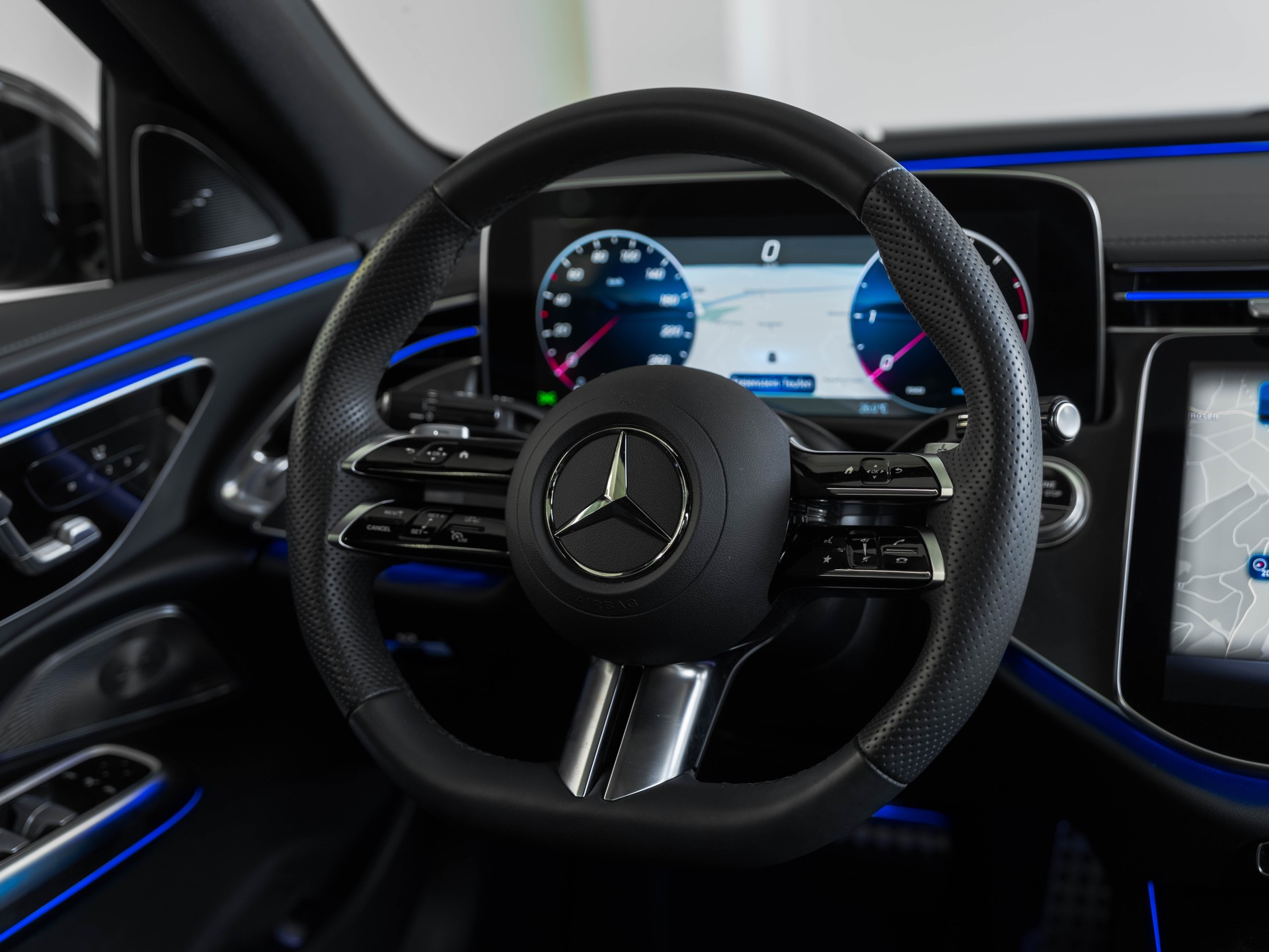 MERCEDES-BENZ E 220 d 4Matic 9G-Tronic (Gratis Service)-image-20