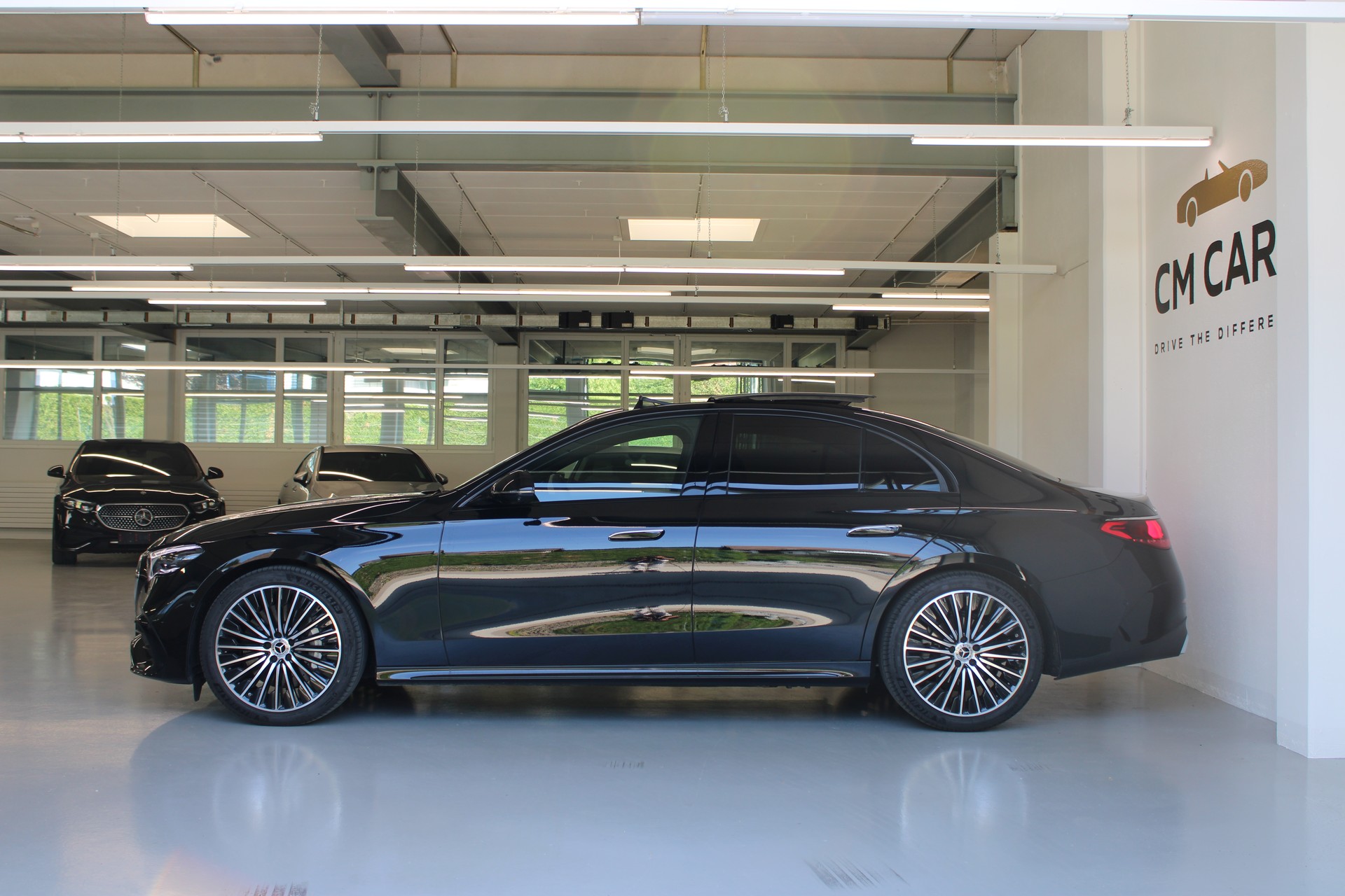 MERCEDES-BENZ E 220 d 4Matic 9G-Tronic-showroom-element-2