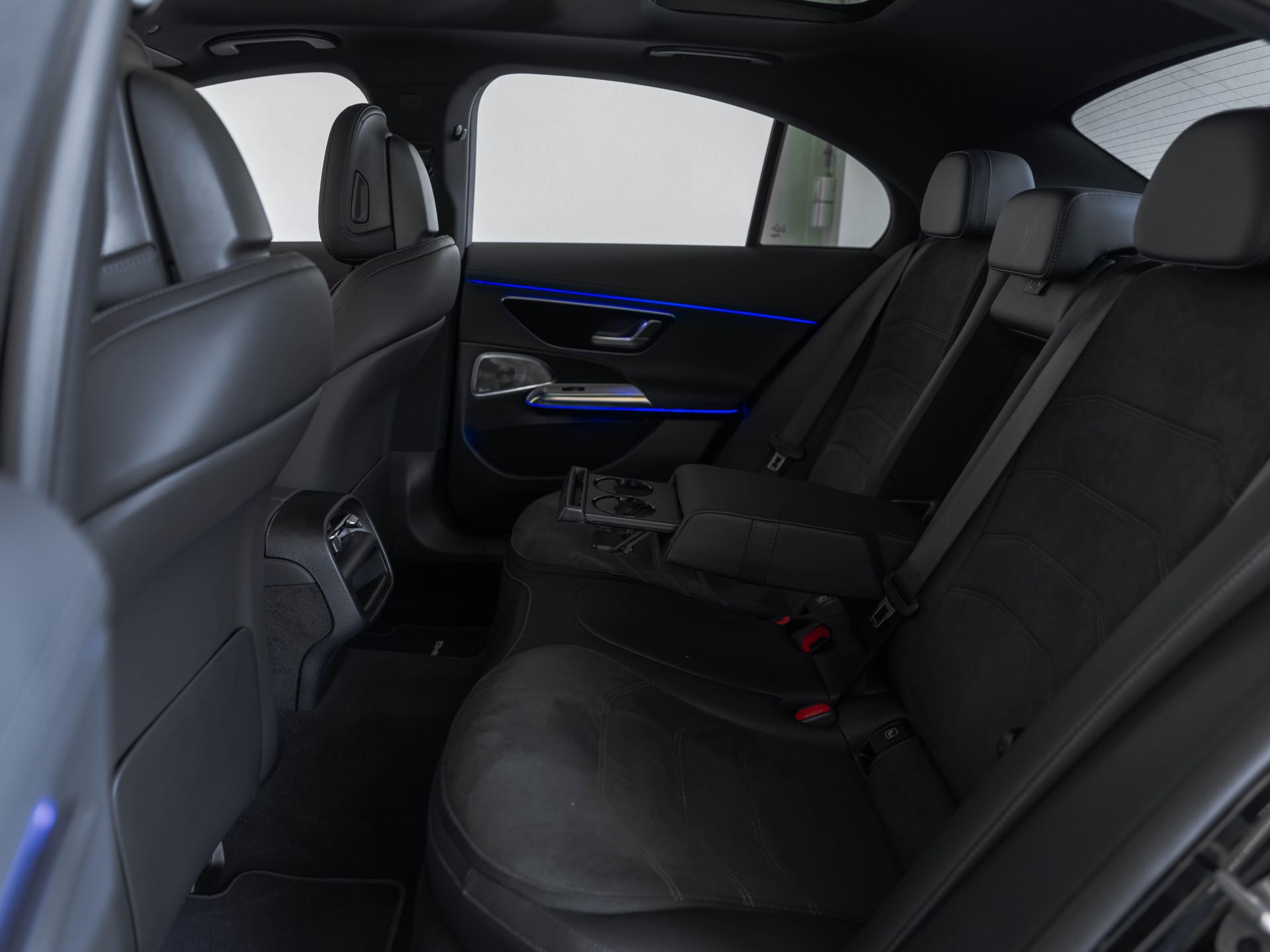 MERCEDES-BENZ E 220 d 4Matic 9G-Tronic (Gratis Service)-image-16