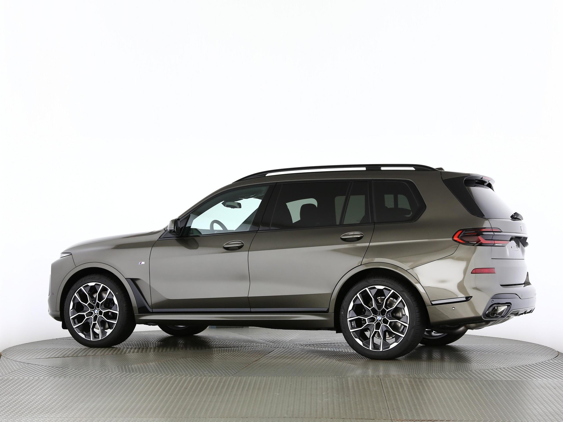 BMW X7 40i xDrive SAG-image-13