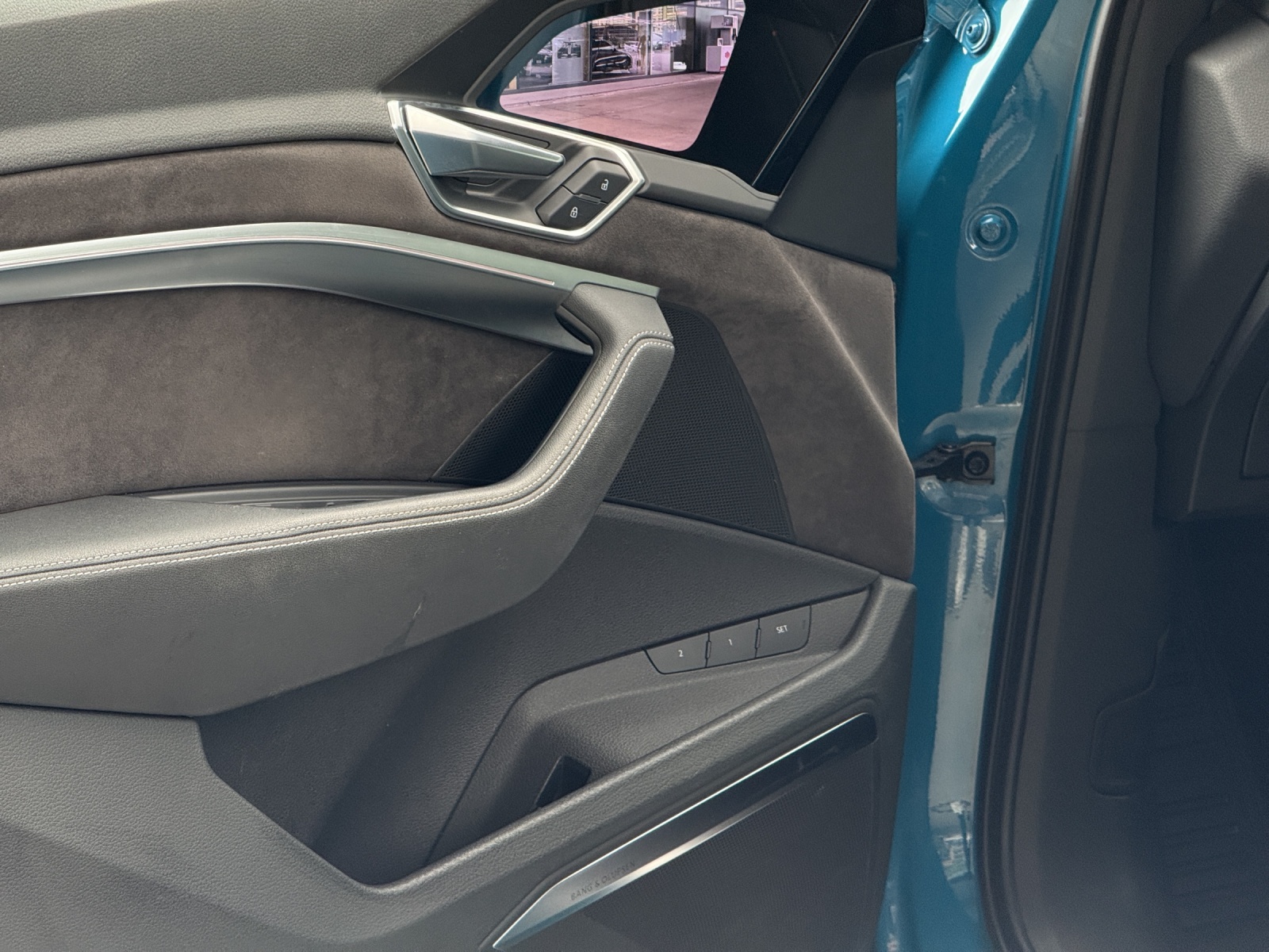 AUDI e-tron 55 Advanced quattro-image-16