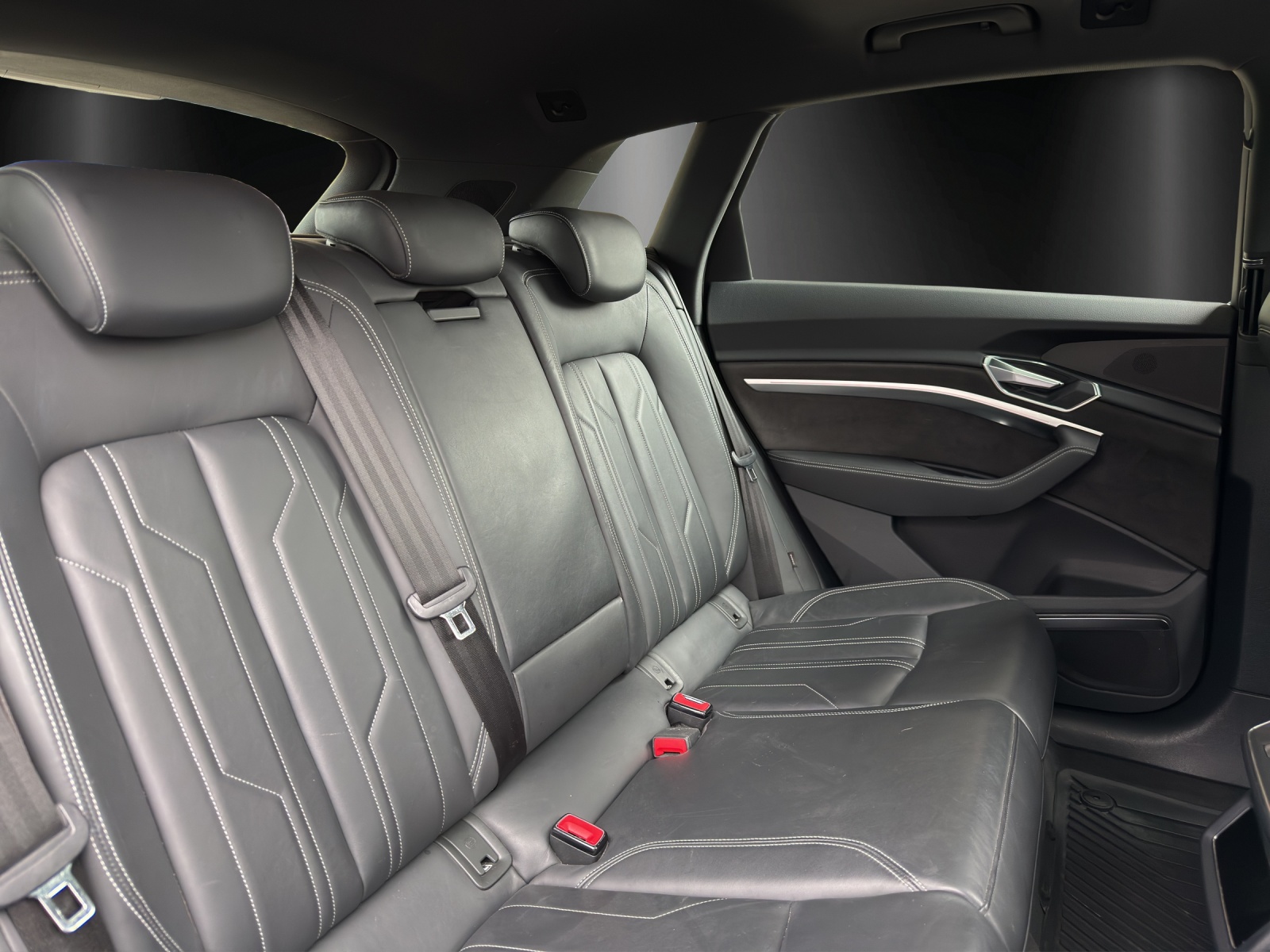 AUDI e-tron 55 Advanced quattro-image-7