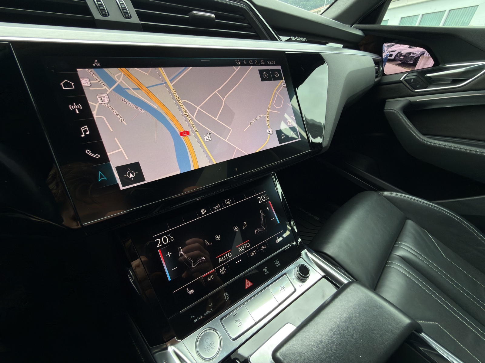 AUDI e-tron 55 Advanced quattro-image-13