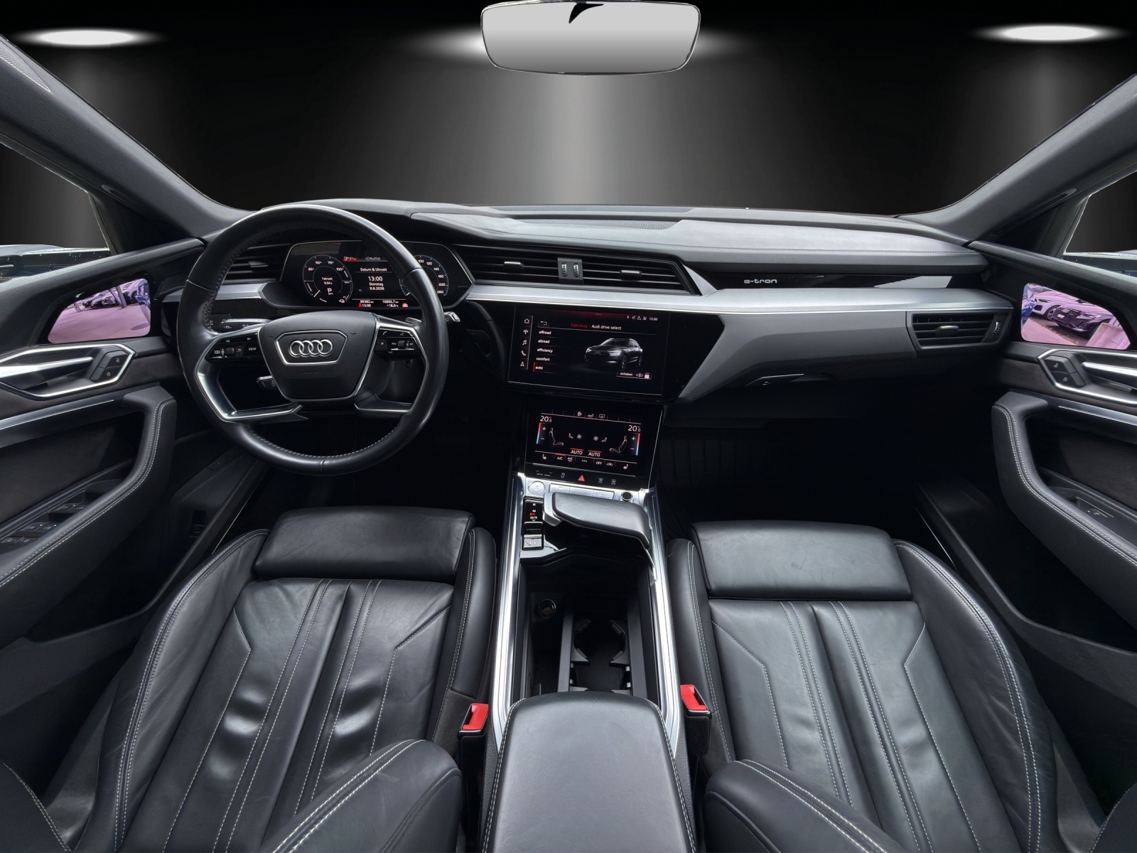 AUDI e-tron 55 Advanced quattro-image-10