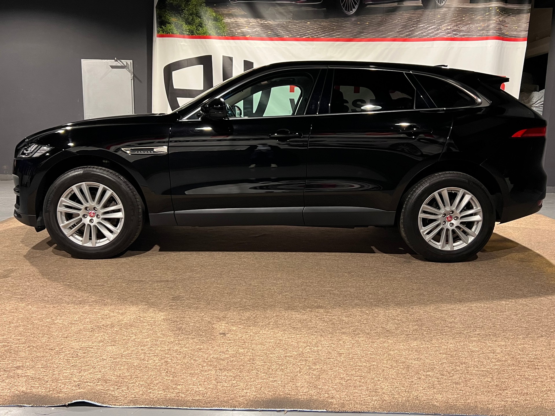 JAGUAR F-Pace 30t 2.0 Prestige AWD Automatik-image-6