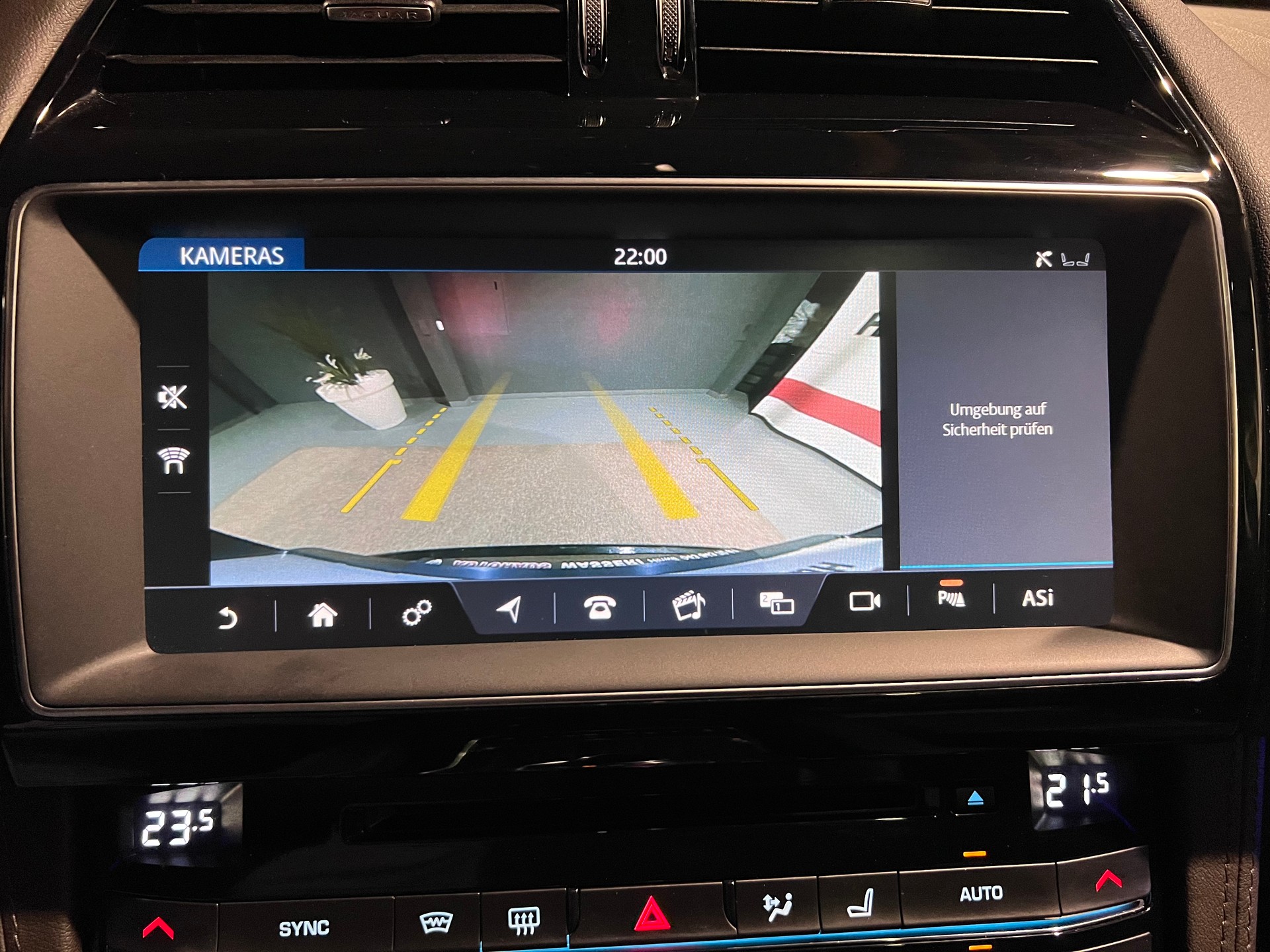 JAGUAR F-Pace 30t 2.0 Prestige AWD Automatik-image-18