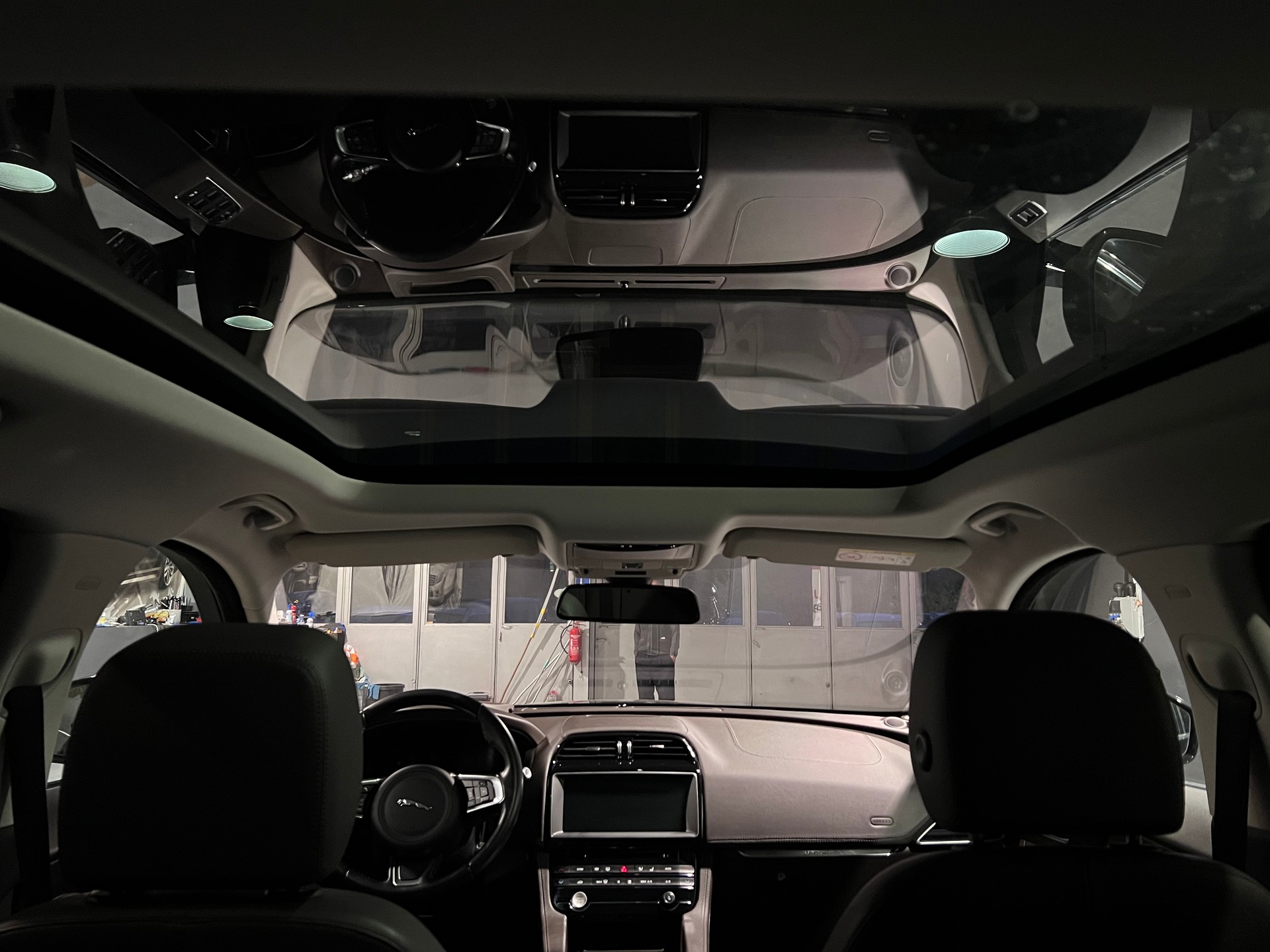 JAGUAR F-Pace 30t 2.0 Prestige AWD Automatik-image-10