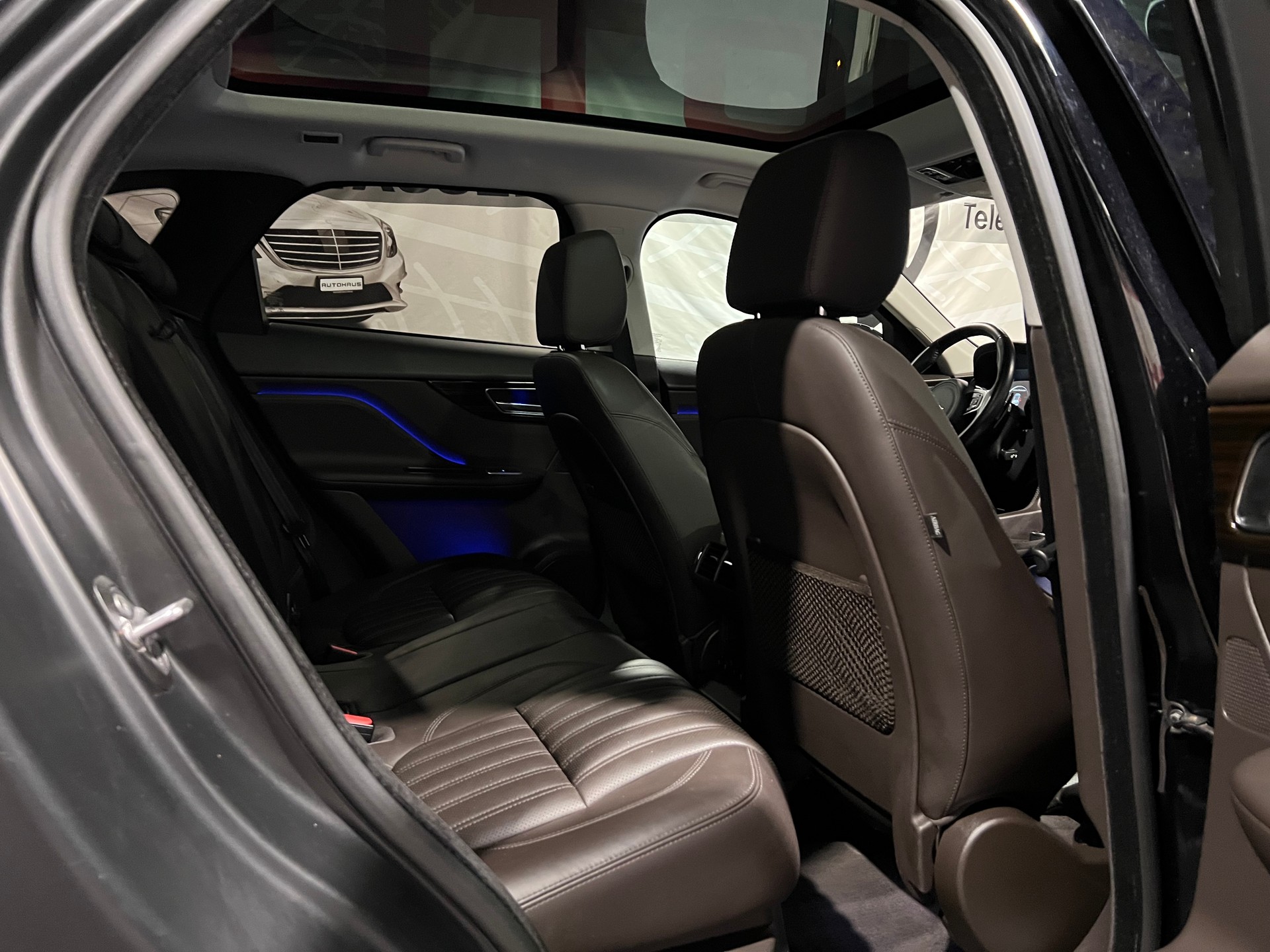 JAGUAR F-Pace 30t 2.0 Prestige AWD Automatik-image-16