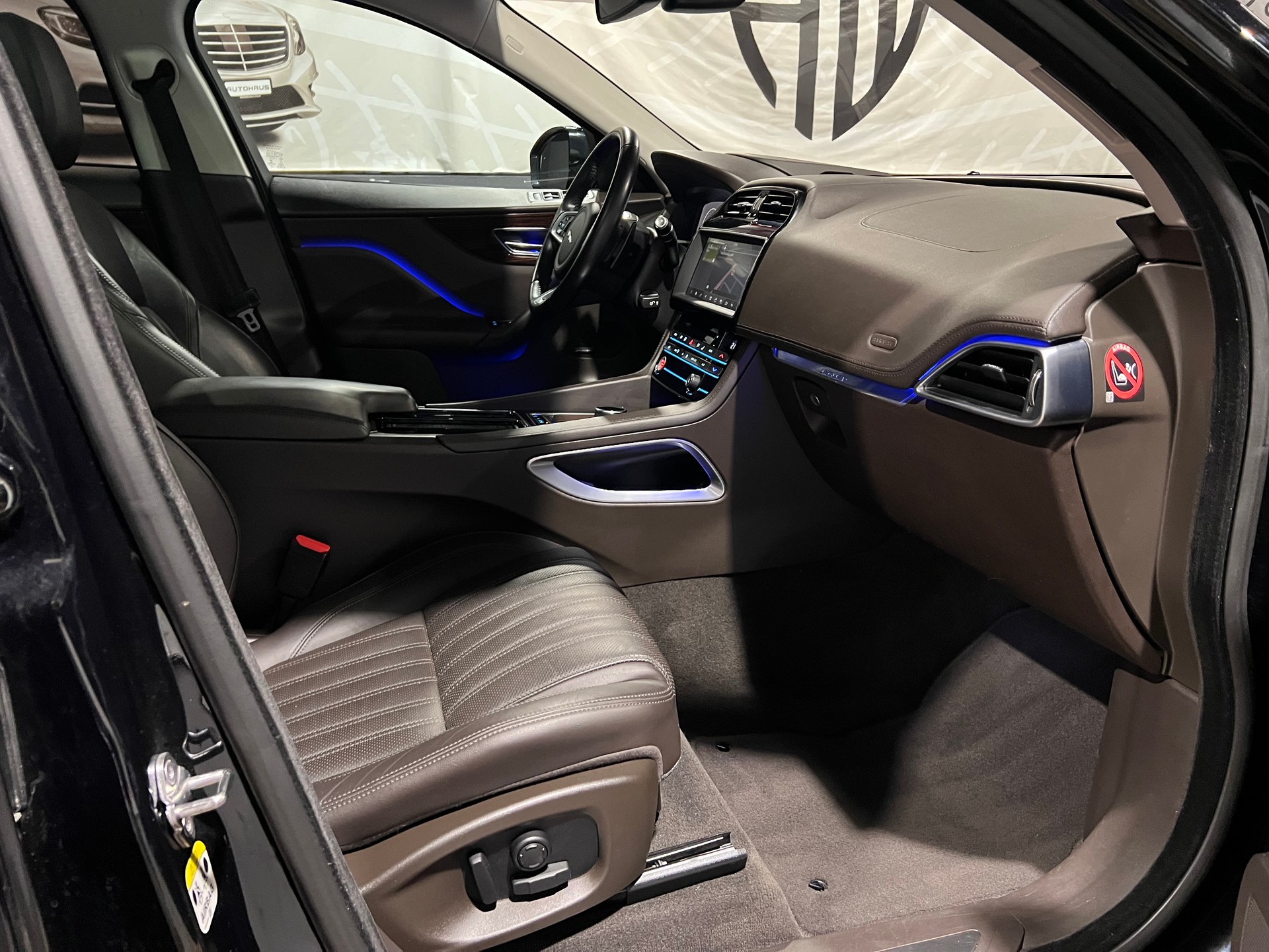 JAGUAR F-Pace 30t 2.0 Prestige AWD Automatik-image-13
