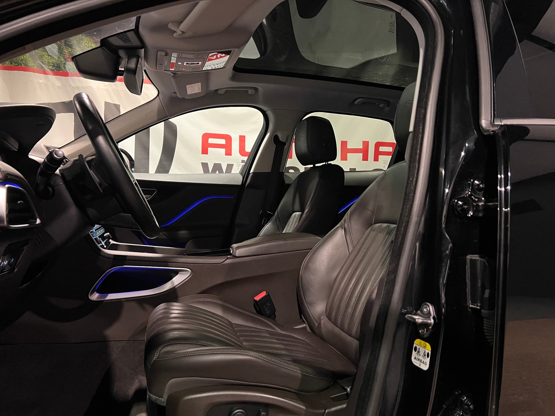 JAGUAR F-Pace 30t 2.0 Prestige AWD Automatik-image-12