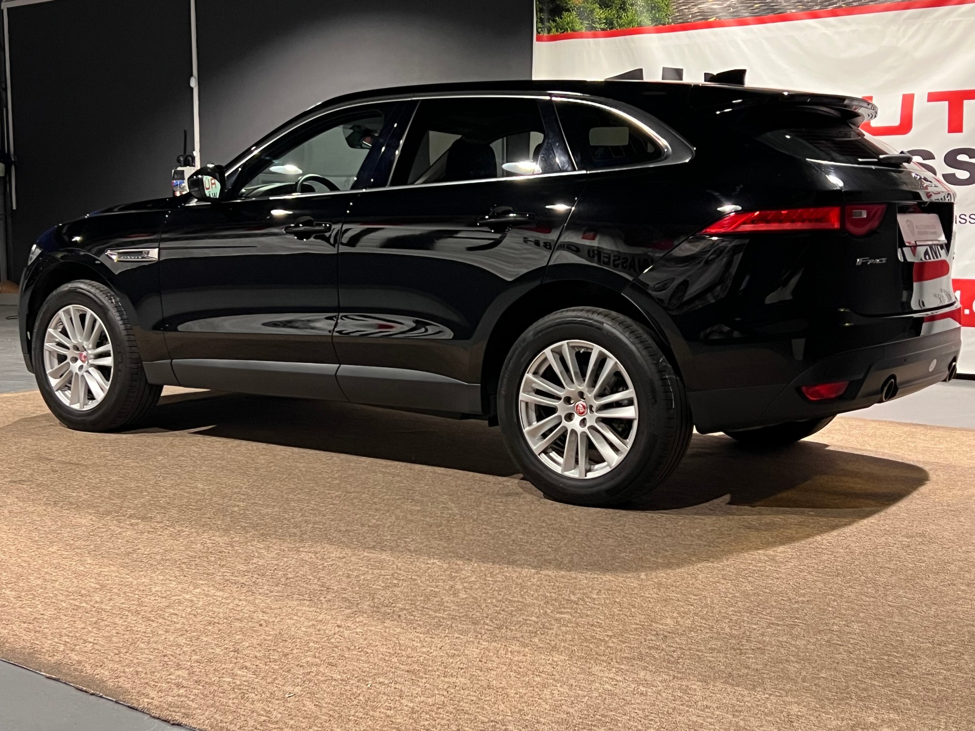 JAGUAR F-Pace 30t 2.0 Prestige AWD Automatik-image-5