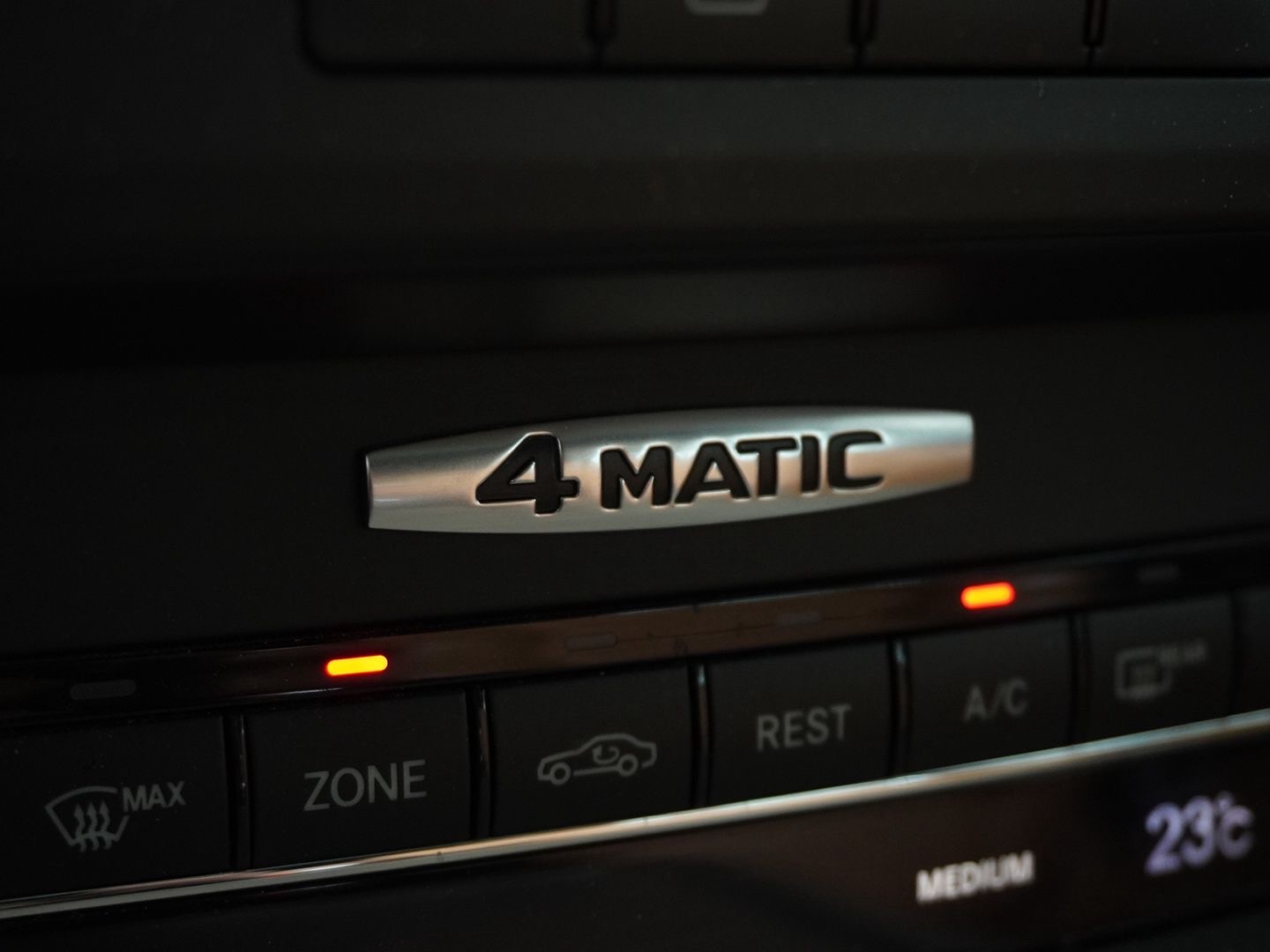 MERCEDES-BENZ E 350 CDI BlueEff. Avantgarde 4Matic 7G-Tronic-image-8