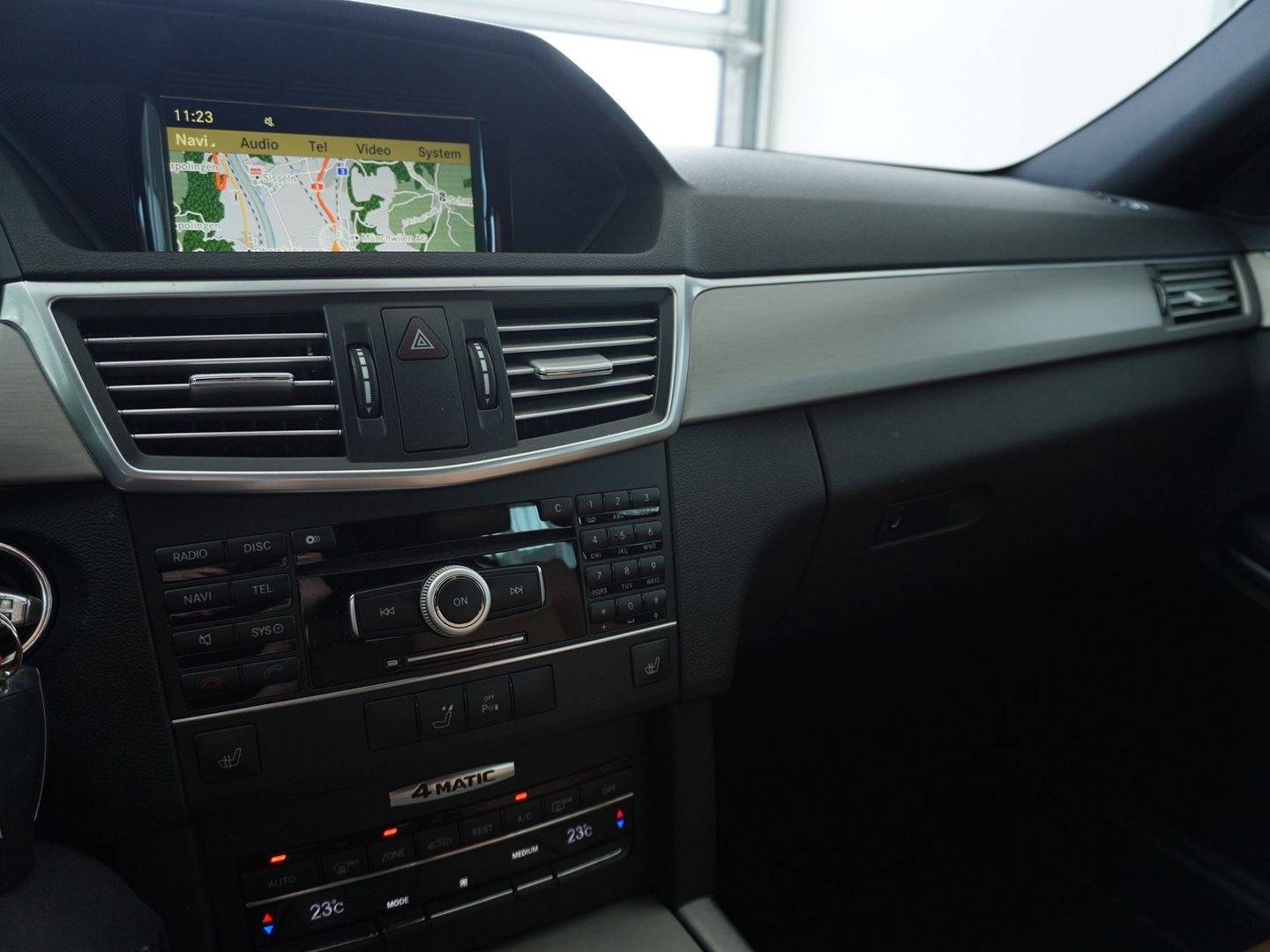 MERCEDES-BENZ E 350 CDI BlueEff. Avantgarde 4Matic 7G-Tronic-image-9