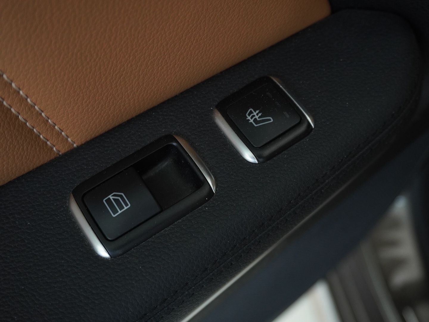 MERCEDES-BENZ E 350 CDI BlueEff. Avantgarde 4Matic 7G-Tronic-image-12