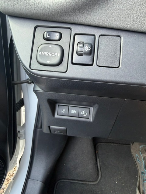 TOYOTA Yaris 1.5 VVT-i Hybrid Comfort e-CVT-image-13