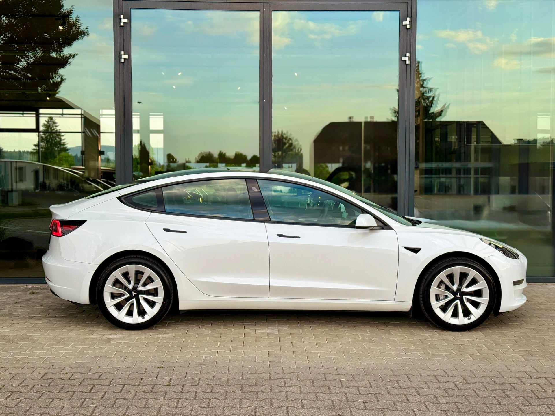 TESLA Model 3 Long Range Dual Motor AWD / AMD RYZEN-image-6