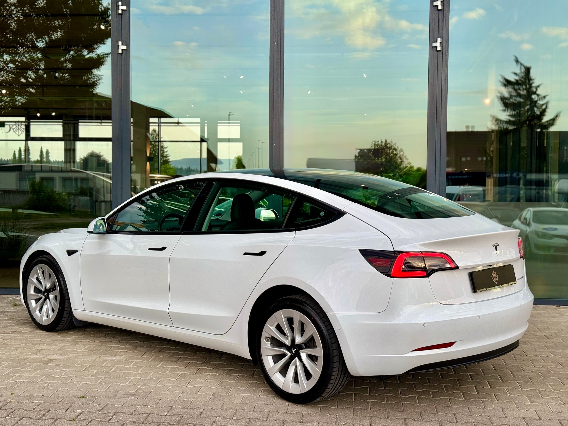 TESLA Model 3 Long Range Dual Motor AWD / AMD RYZEN-image-5