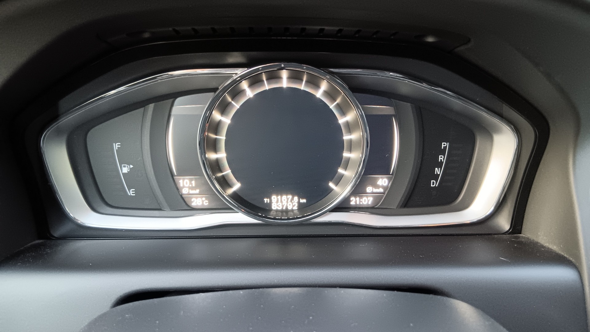 VOLVO XC60 T5 AWD Momentum R-Design Geartronic-image-5