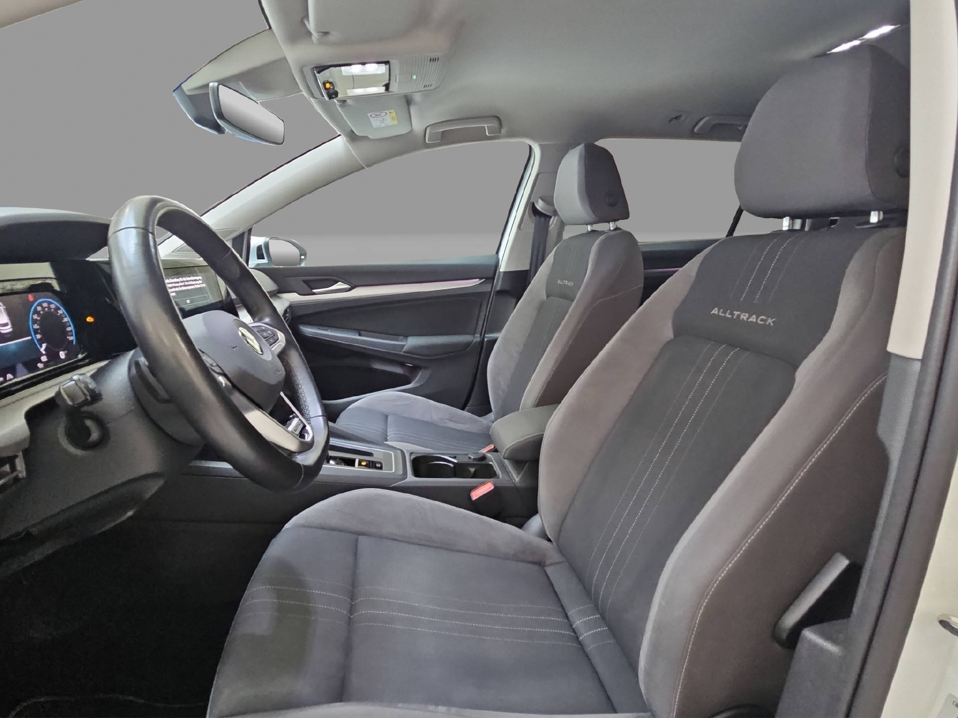 VW Golf VIII Variant 2.0 TDI Alltrack DSG 4motion-image-5