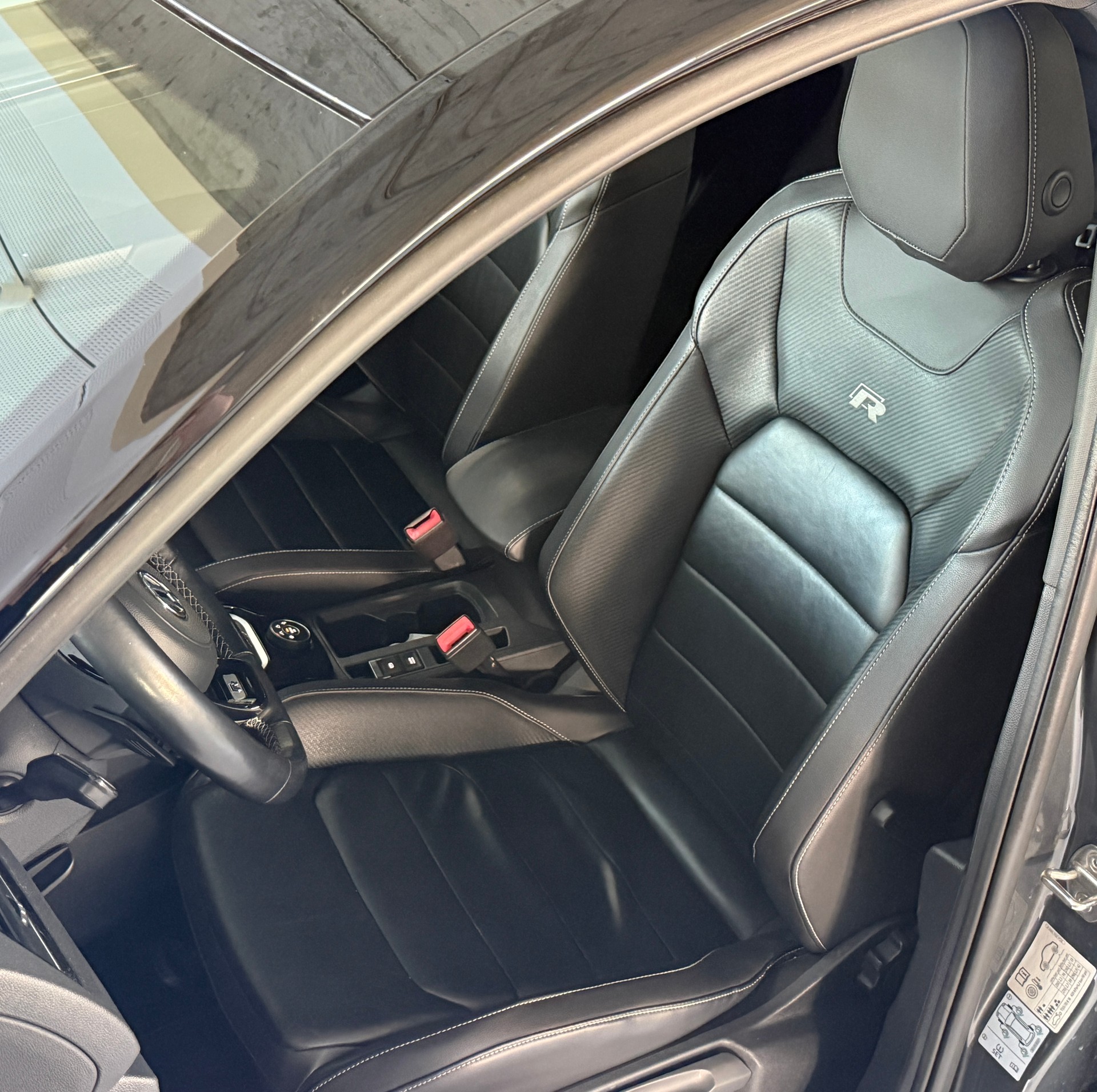 VW T-Roc 2.0 TSI R DSG 4Motion ***1. Hand**CH-Fahrzeug***Panoramadach***Neue Bremsen vorne+hinten***-image-9
