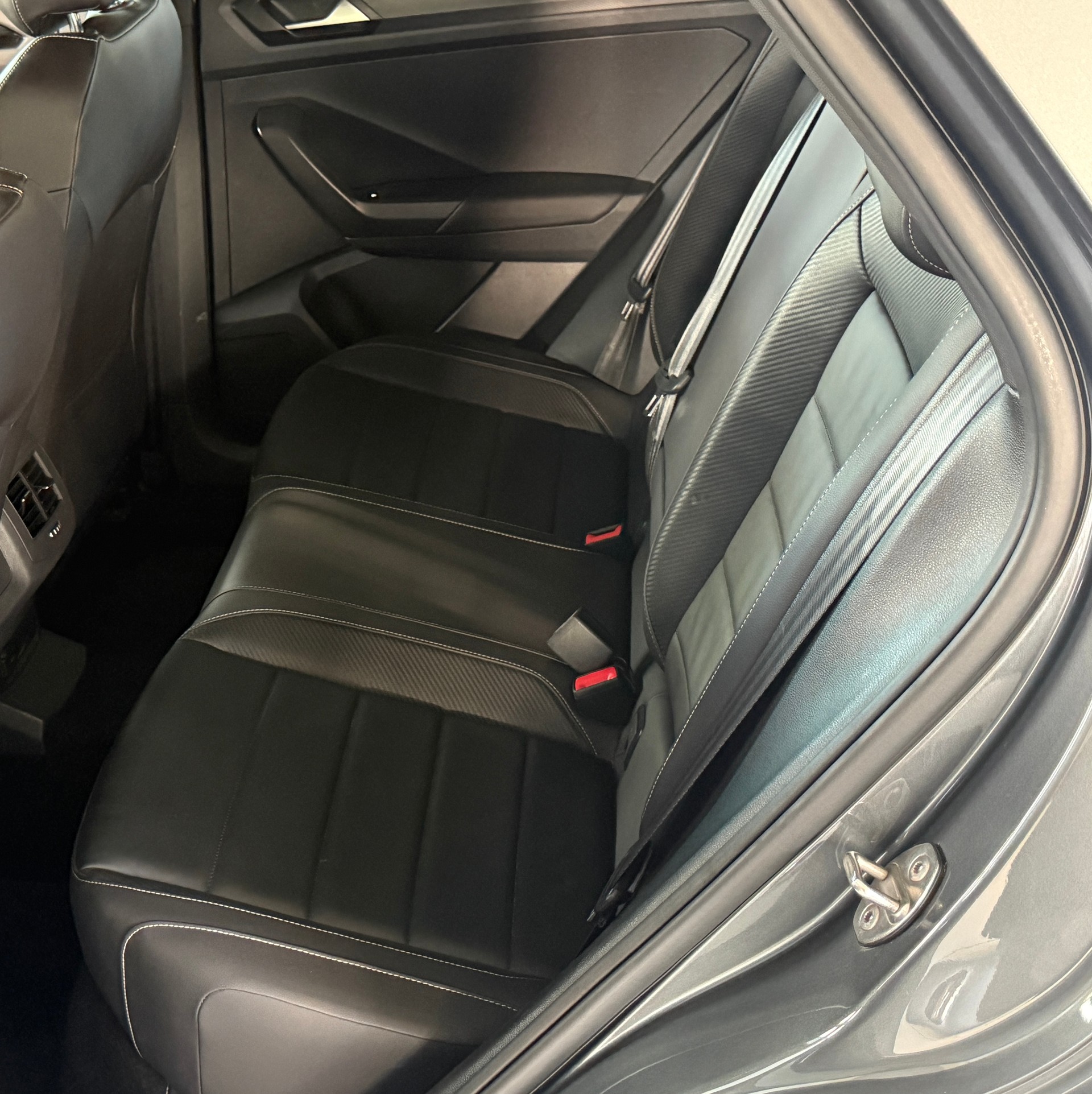 VW T-Roc 2.0 TSI R DSG 4Motion ***1. Hand**CH-Fahrzeug***Panoramadach***Neue Bremsen vorne+hinten***-image-22
