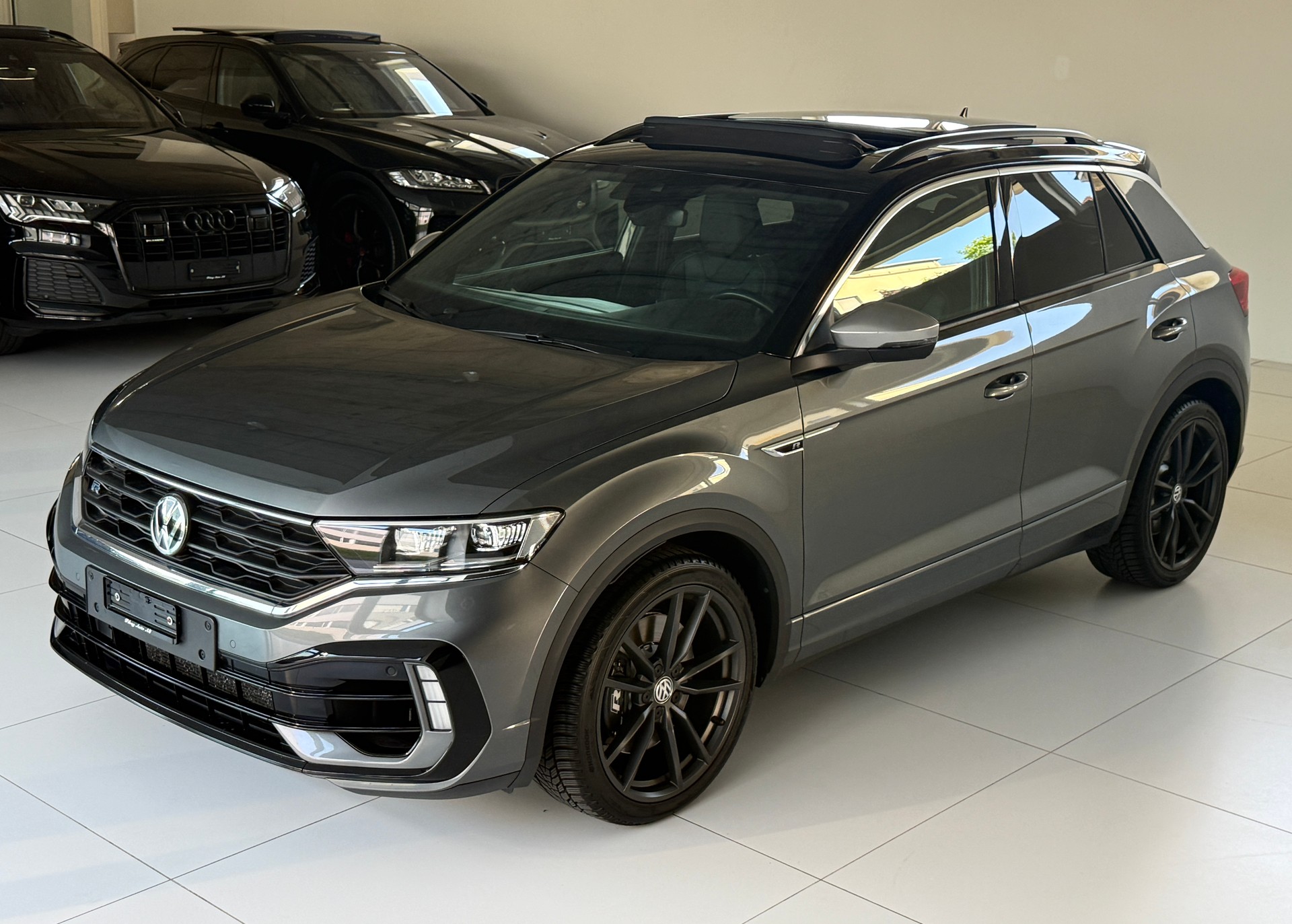 VW T-Roc 2.0 TSI R DSG 4Motion ***1. Hand**CH-Fahrzeug***Panoramadach***Neue Bremsen vorne+hinten***-image-4