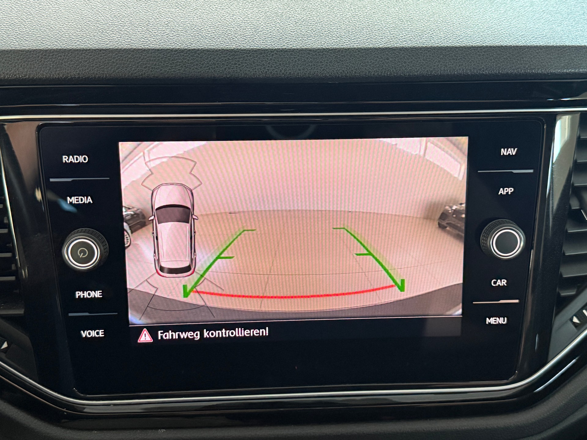 VW T-Roc 2.0 TSI R DSG 4Motion ***1. Hand**CH-Fahrzeug***Panoramadach***Neue Bremsen vorne+hinten***-image-18