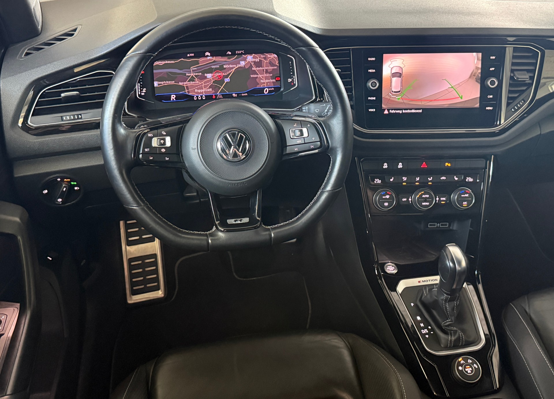 VW T-Roc 2.0 TSI R DSG 4Motion ***1. Hand**CH-Fahrzeug***Panoramadach***Neue Bremsen vorne+hinten***-image-10