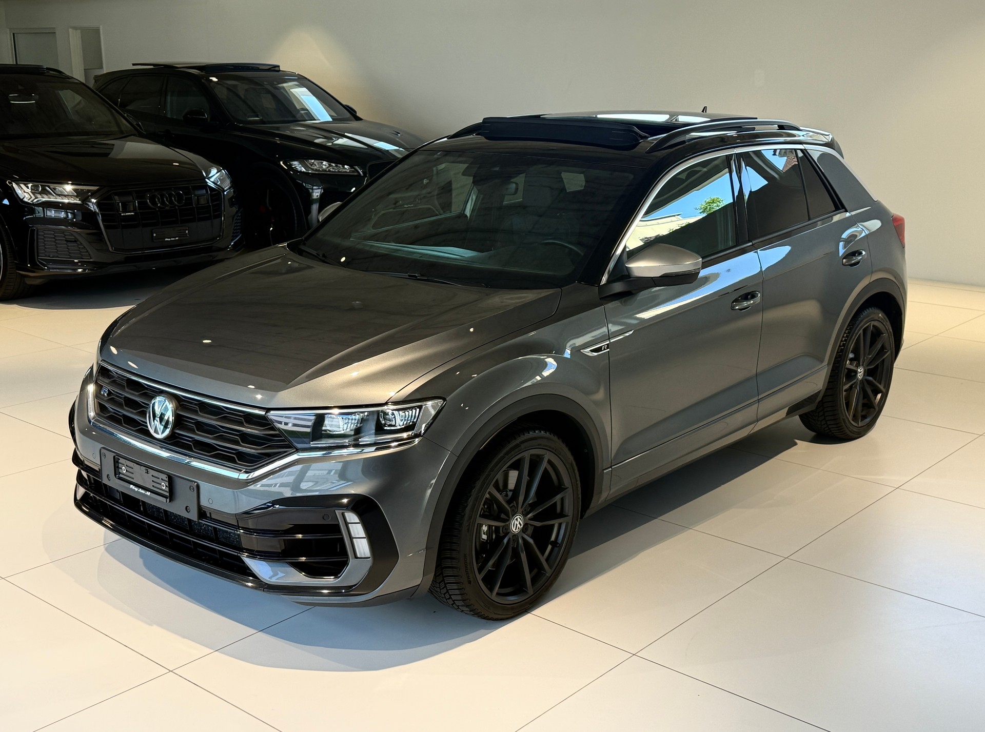 VW T-Roc 2.0 TSI R DSG 4Motion ***1. Hand**CH-Fahrzeug***Panoramadach***Neue Bremsen vorne+hinten***-image-2